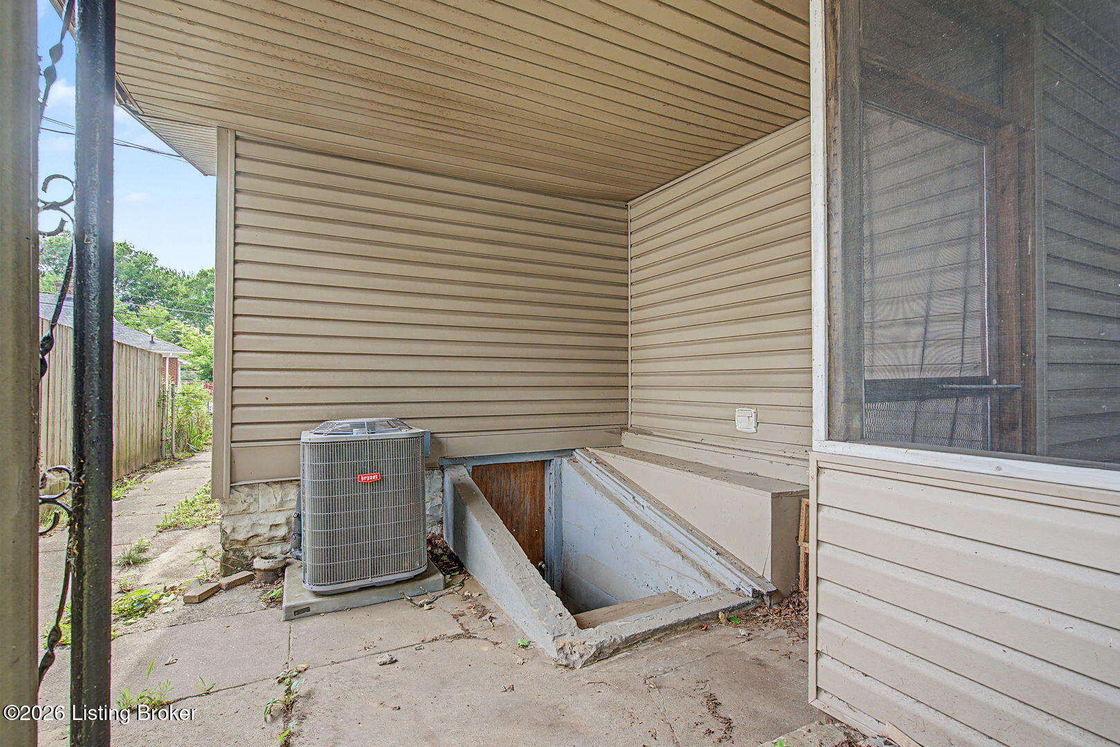 2006 Bradley Ave Property Photo 26