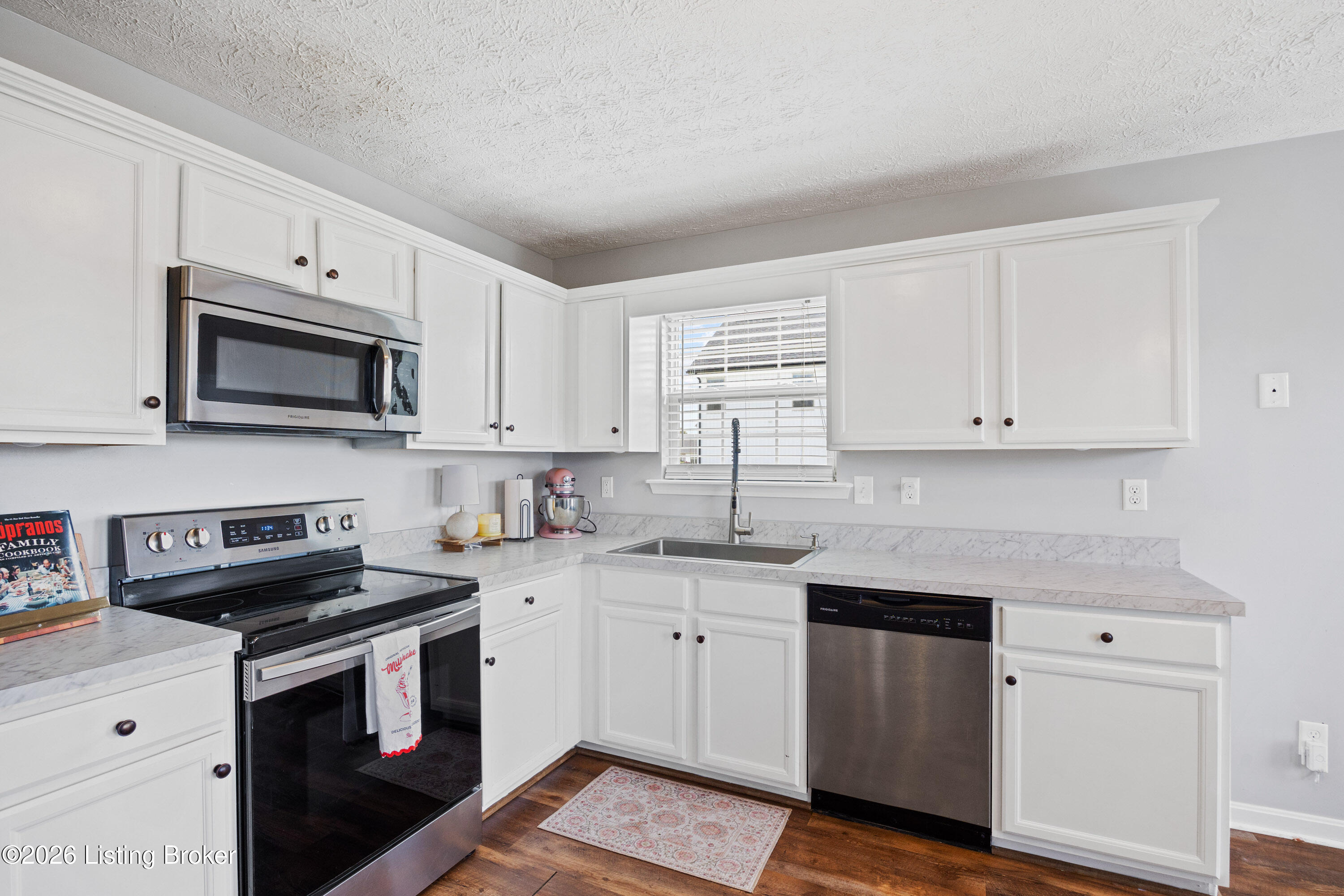127 Crossfield Dr Property Photo 3
