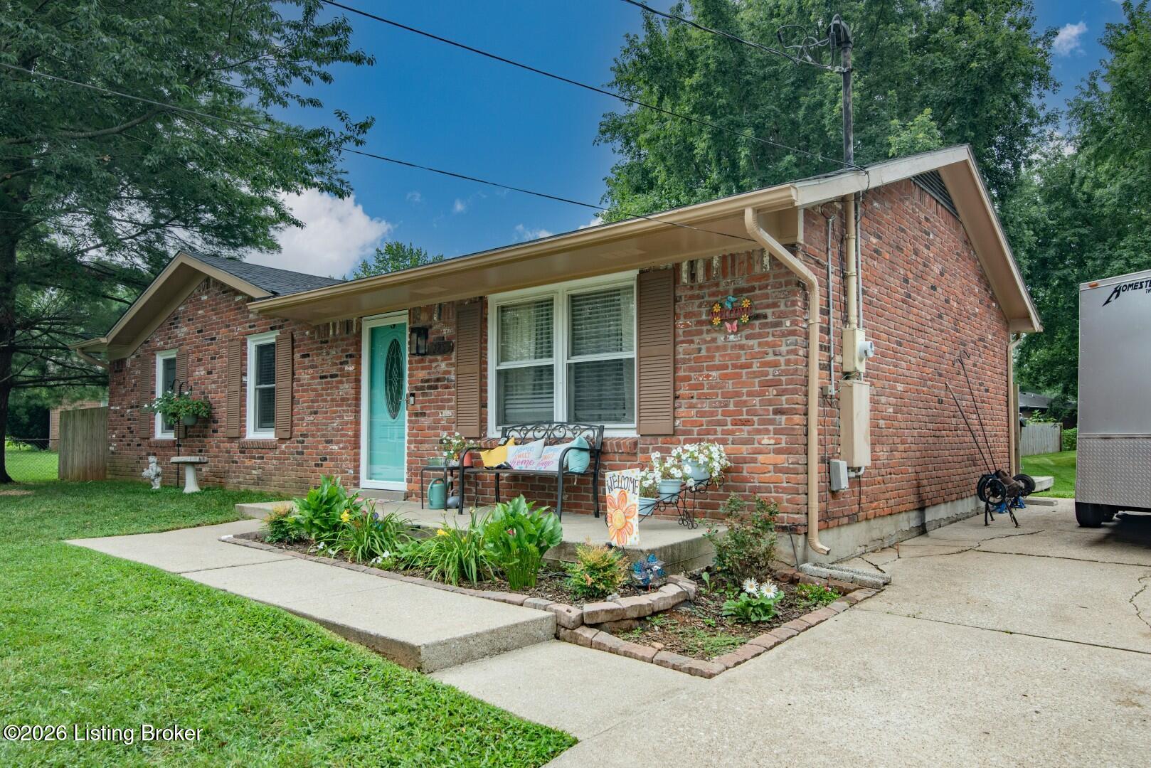 225 Beechwood Ln Property Photo 1