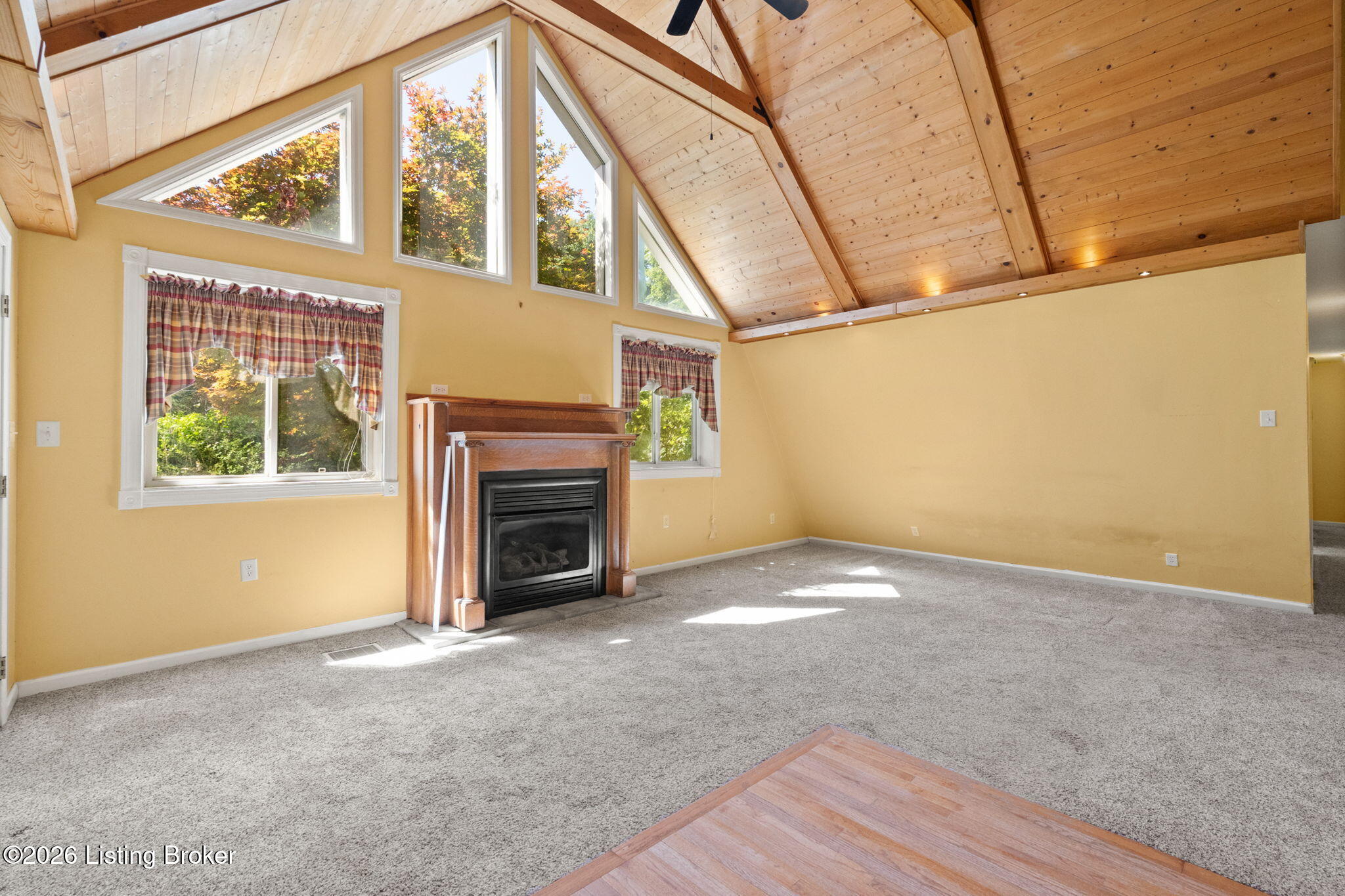 3985 Brooks Hill Rd Property Photo 2