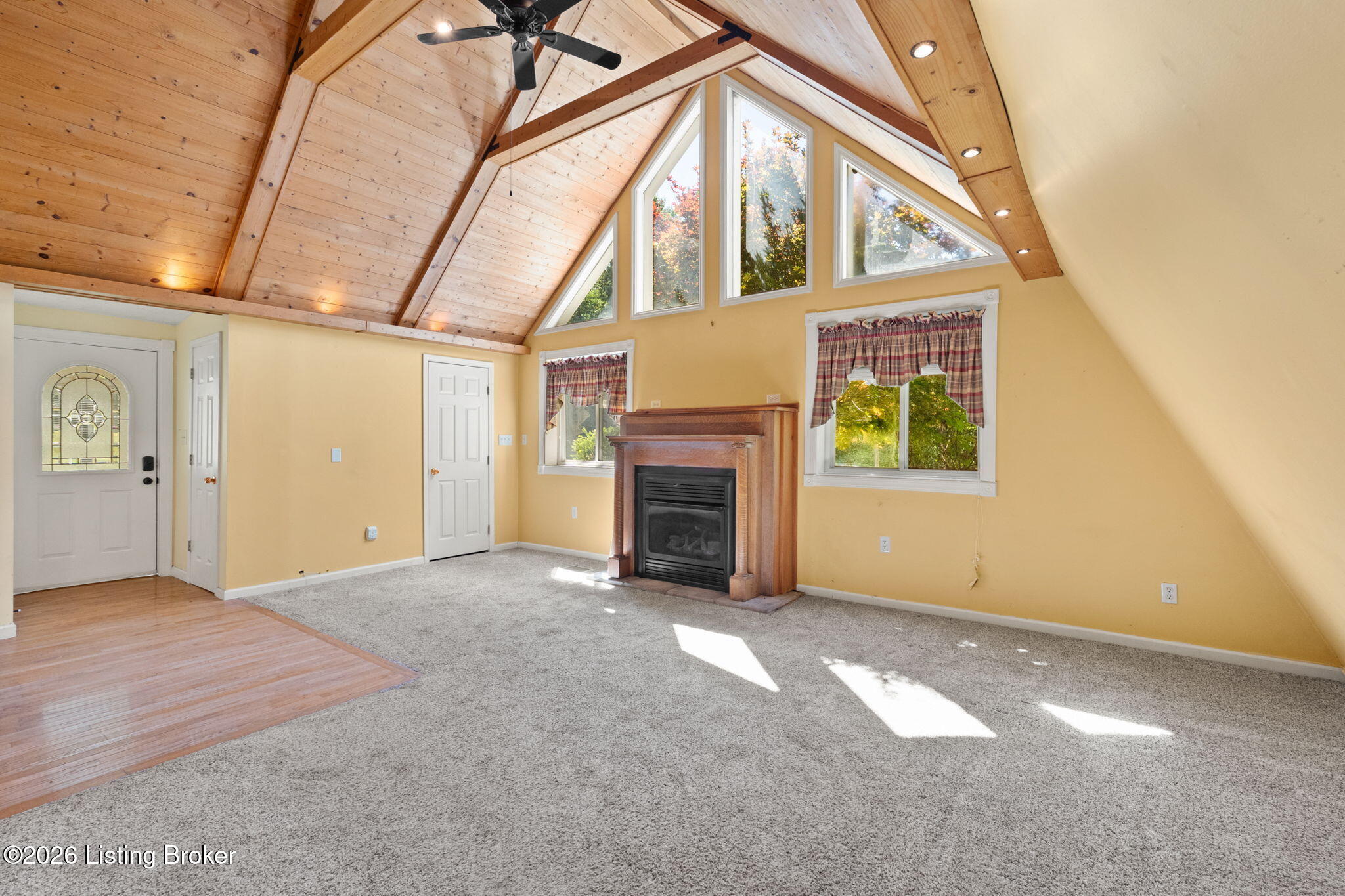 3985 Brooks Hill Rd Property Photo 3