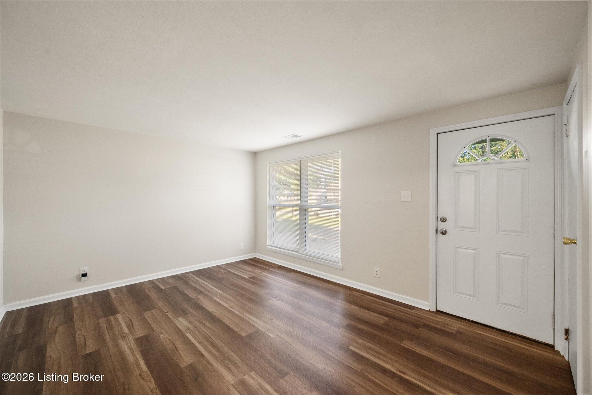 5533 Ridgecrest Rd Property Photo 6