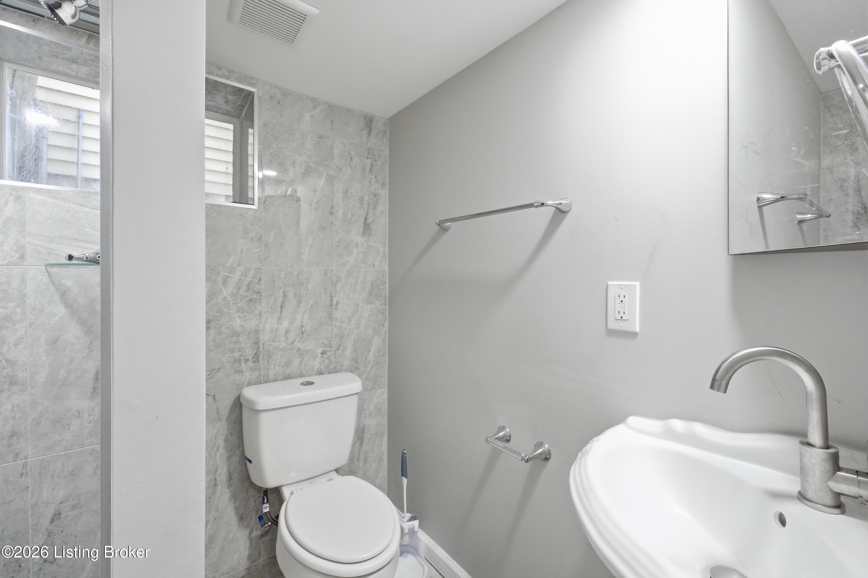 105 S 43rd St Property Photo 16