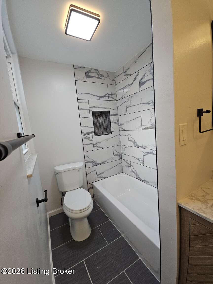310 Eden Ave Property Photo 25