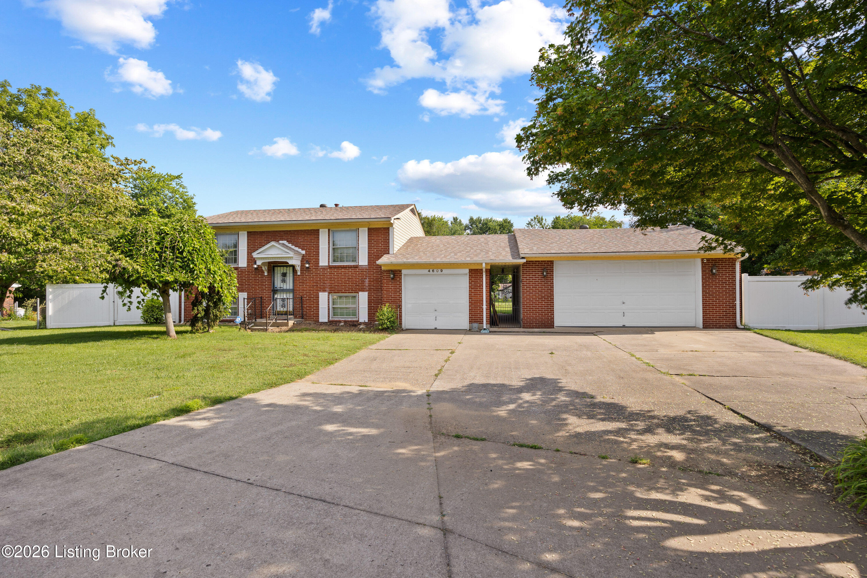 4609 Linger Ct Property Photo 2