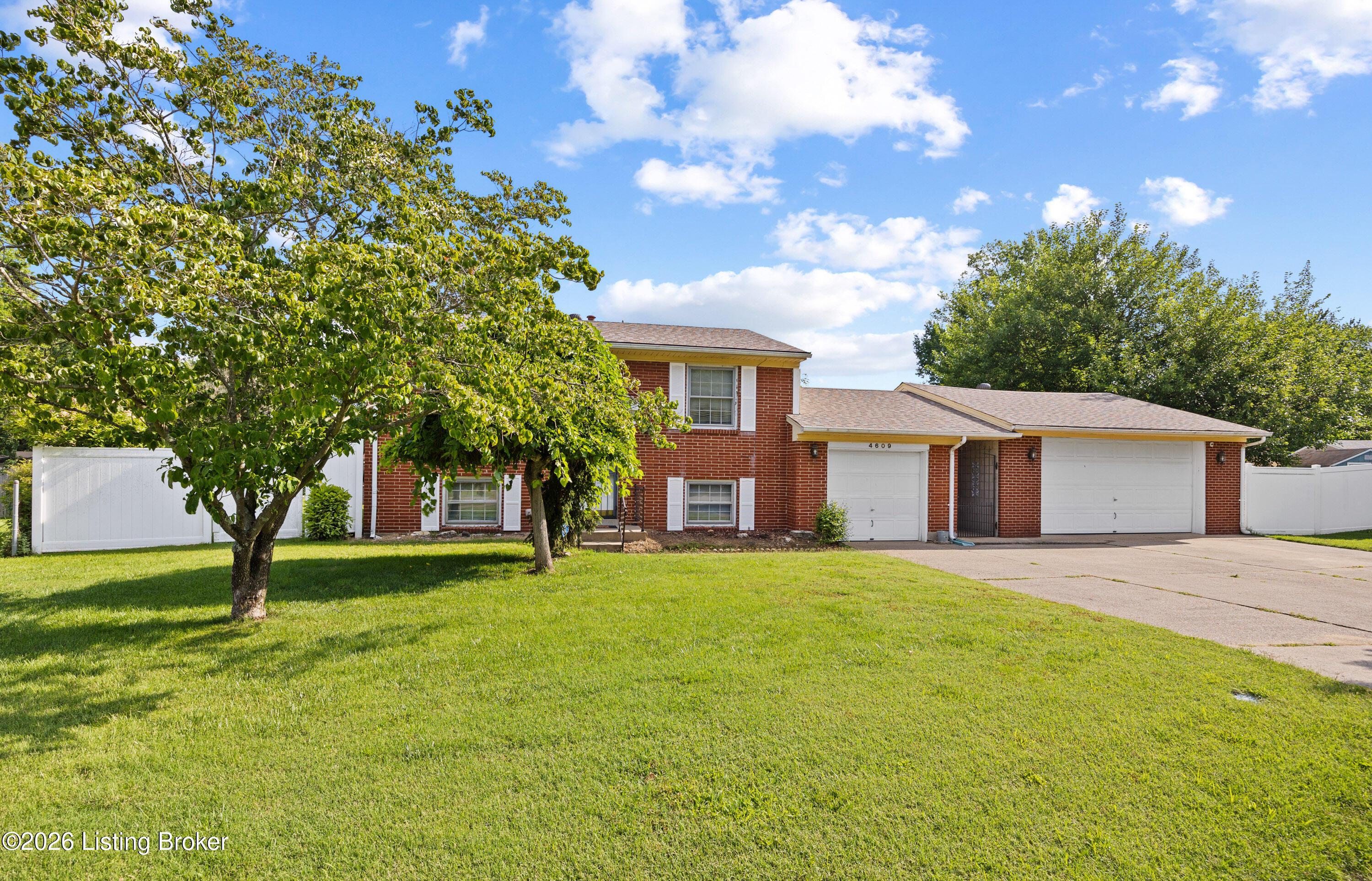 4609 Linger Ct Property Photo 4