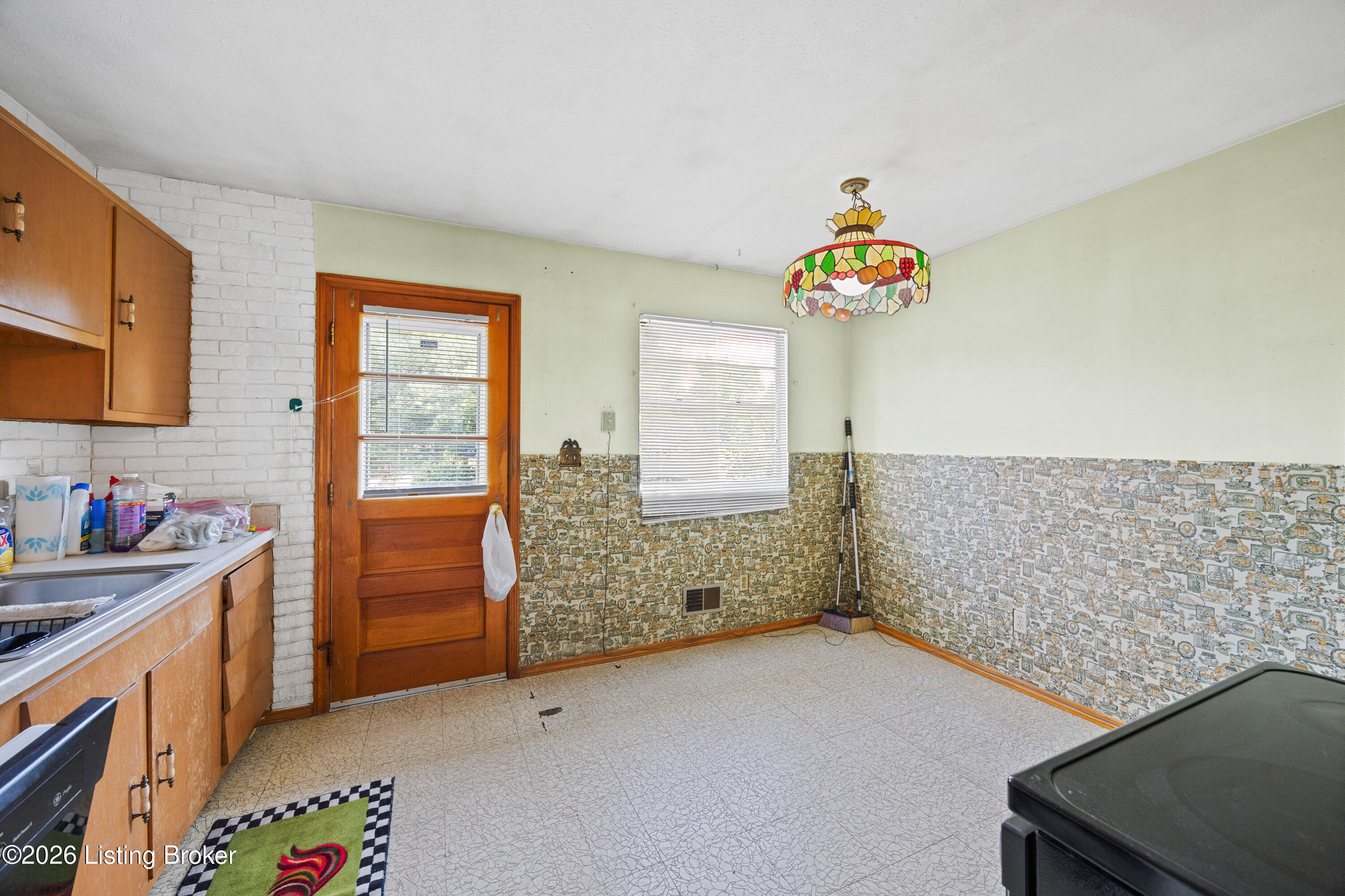 4609 Linger Ct Property Photo 8
