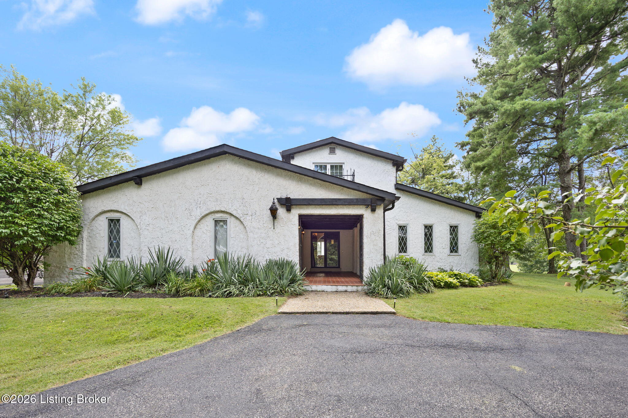 100 Roundtop Rd Property Photo 1