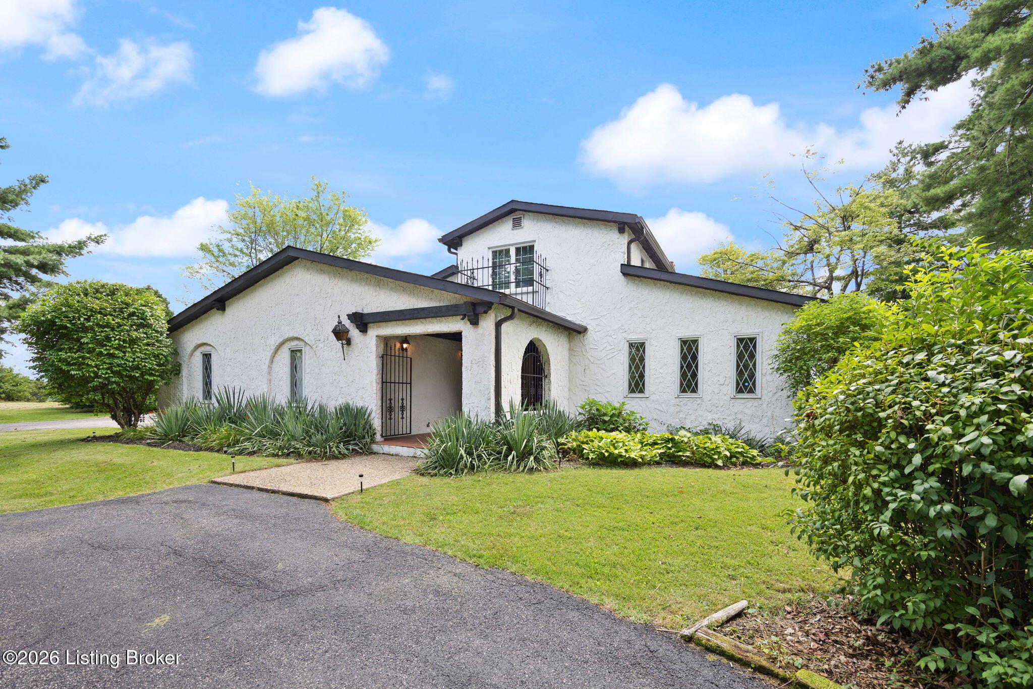 100 Roundtop Rd Property Photo 2