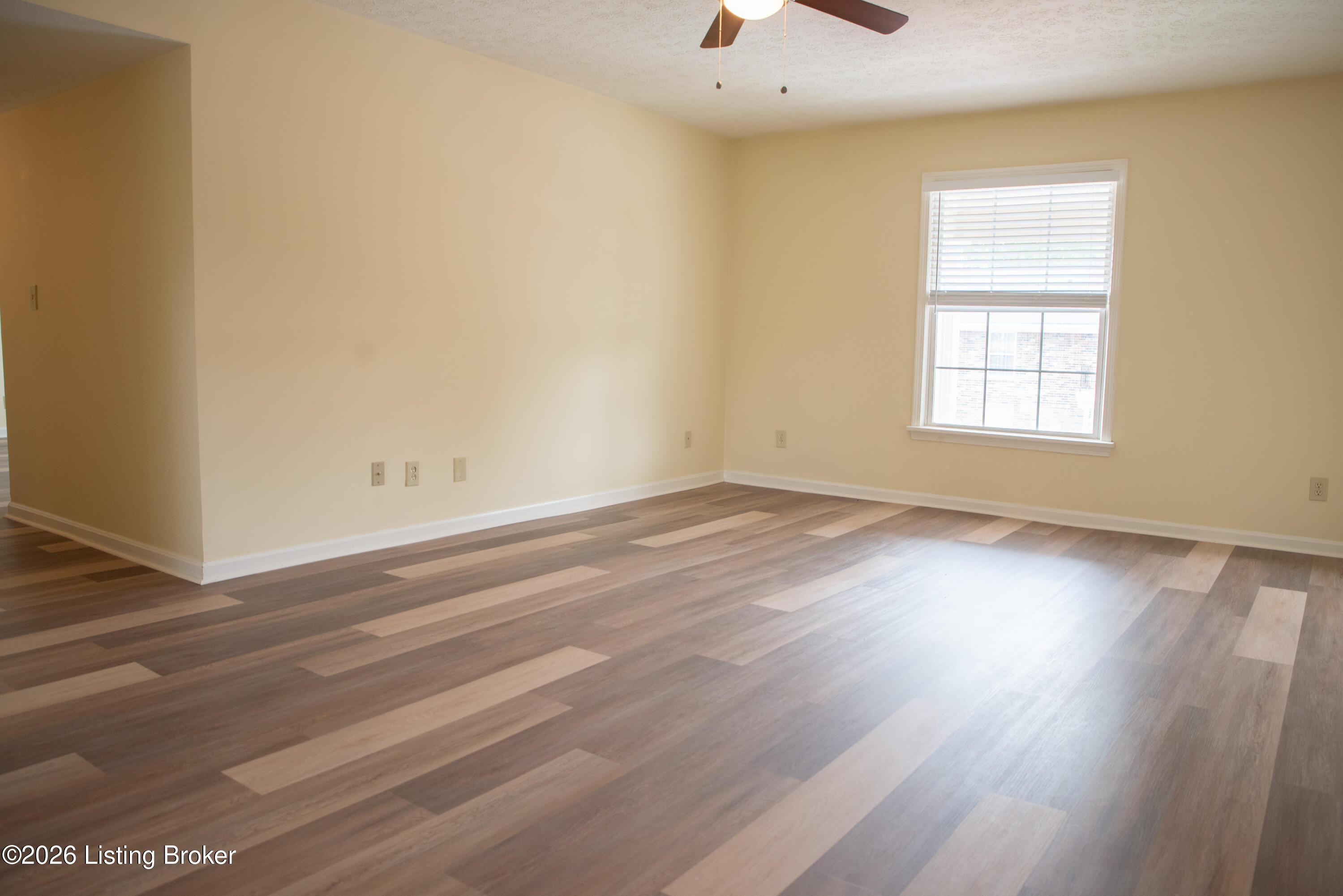 4825 Westmar Terrace 202 Property Photo 4