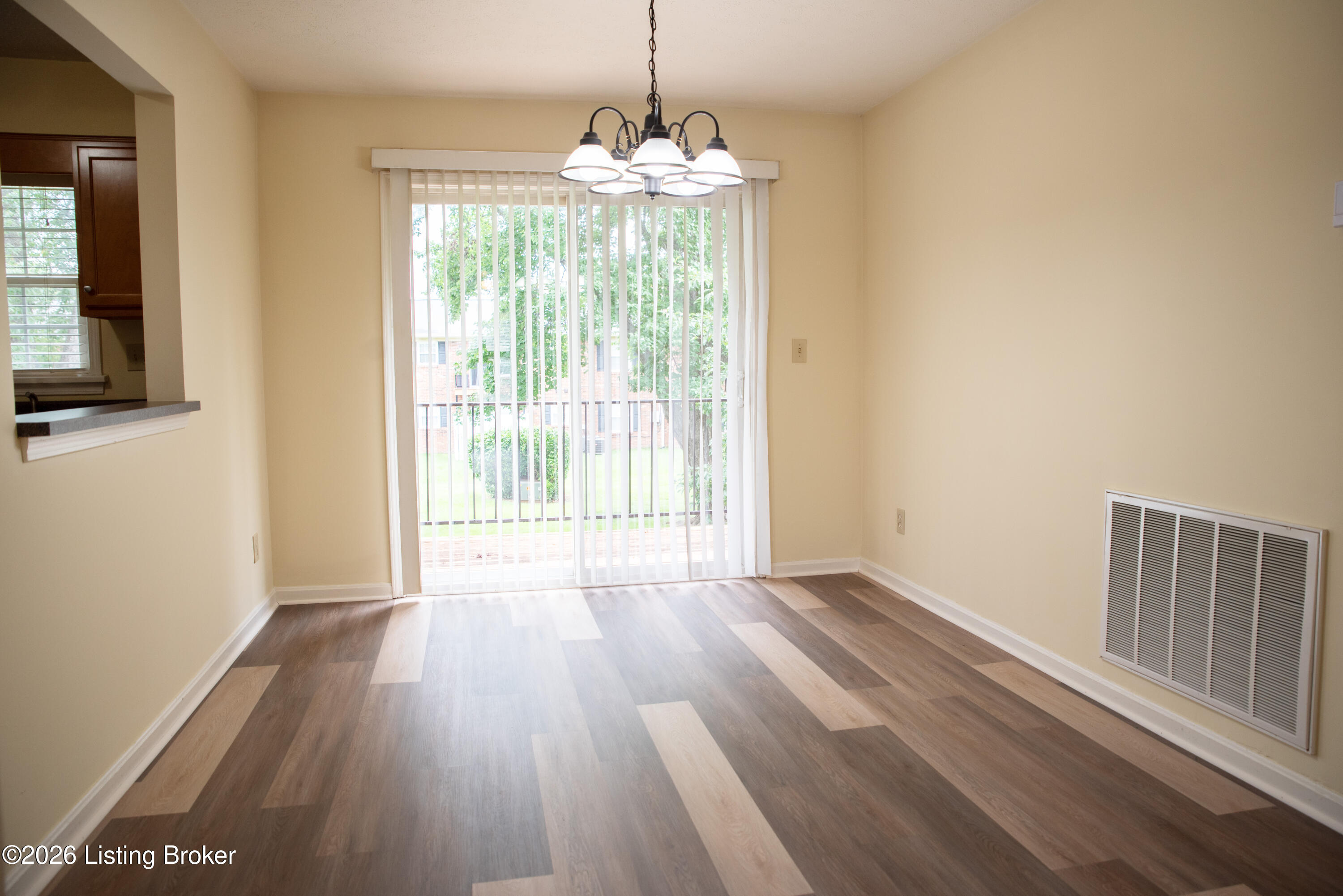 4825 Westmar Terrace 202 Property Photo 8