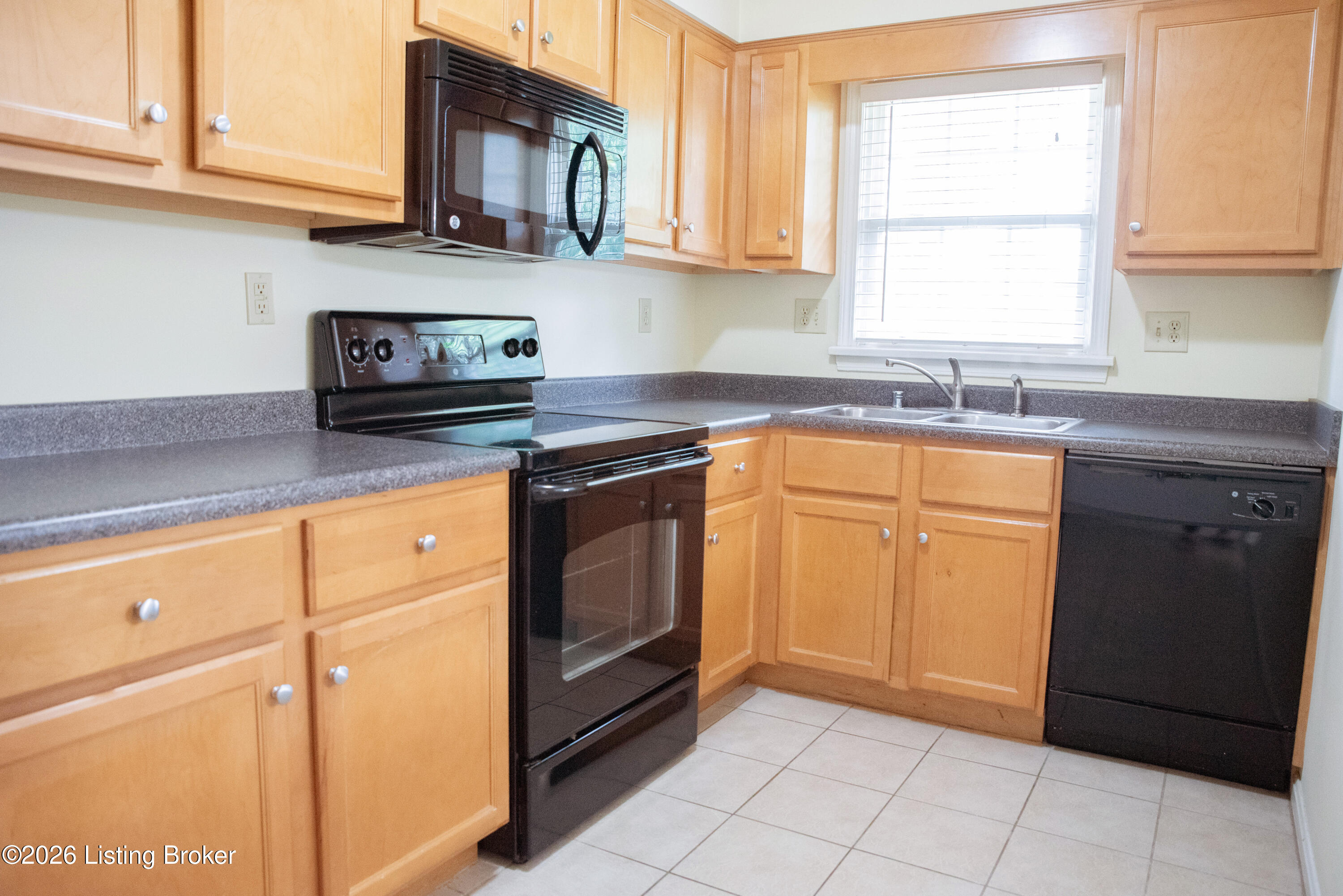 4825 Westmar Terrace 202 Property Photo 11