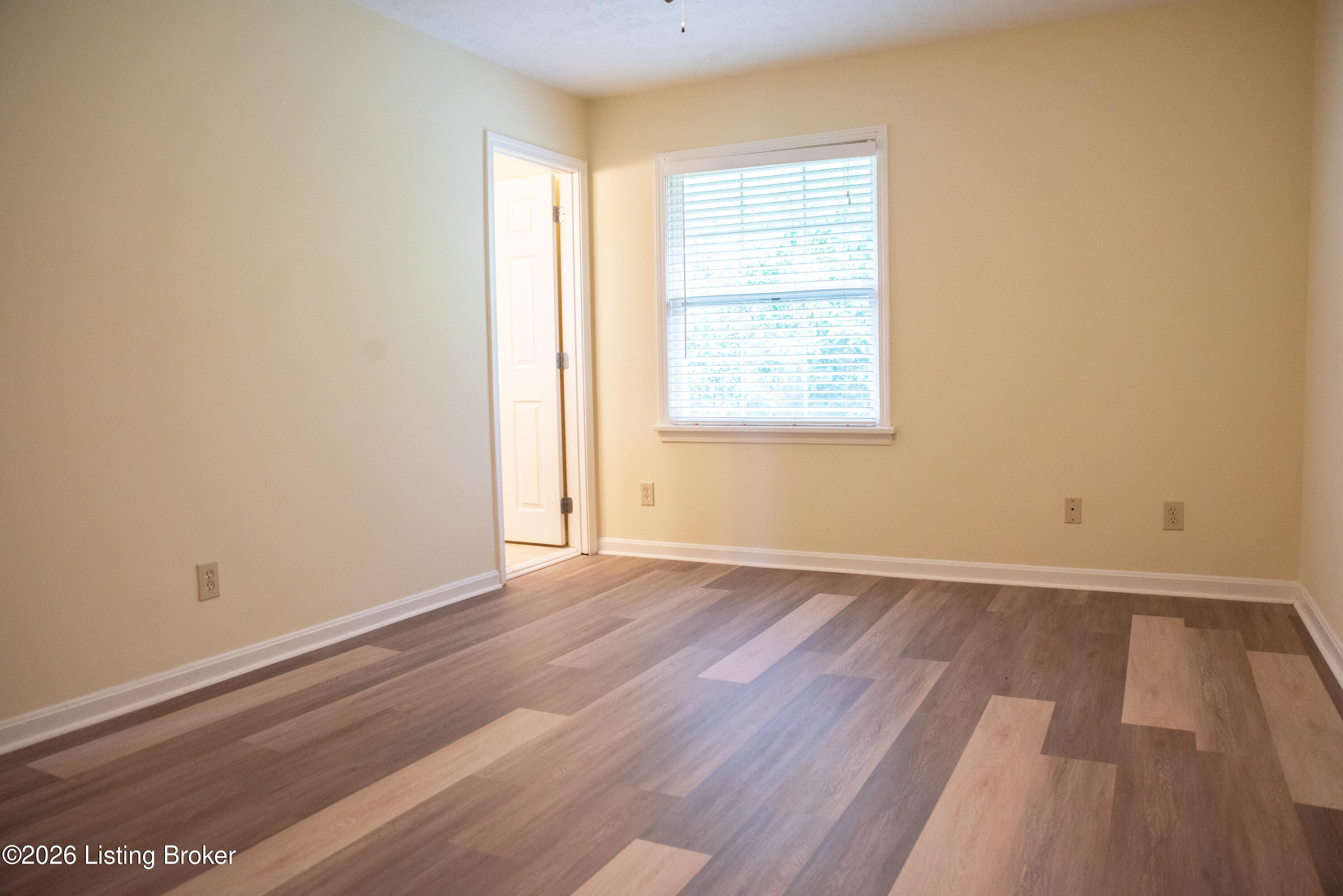 4825 Westmar Terrace 202 Property Photo 16
