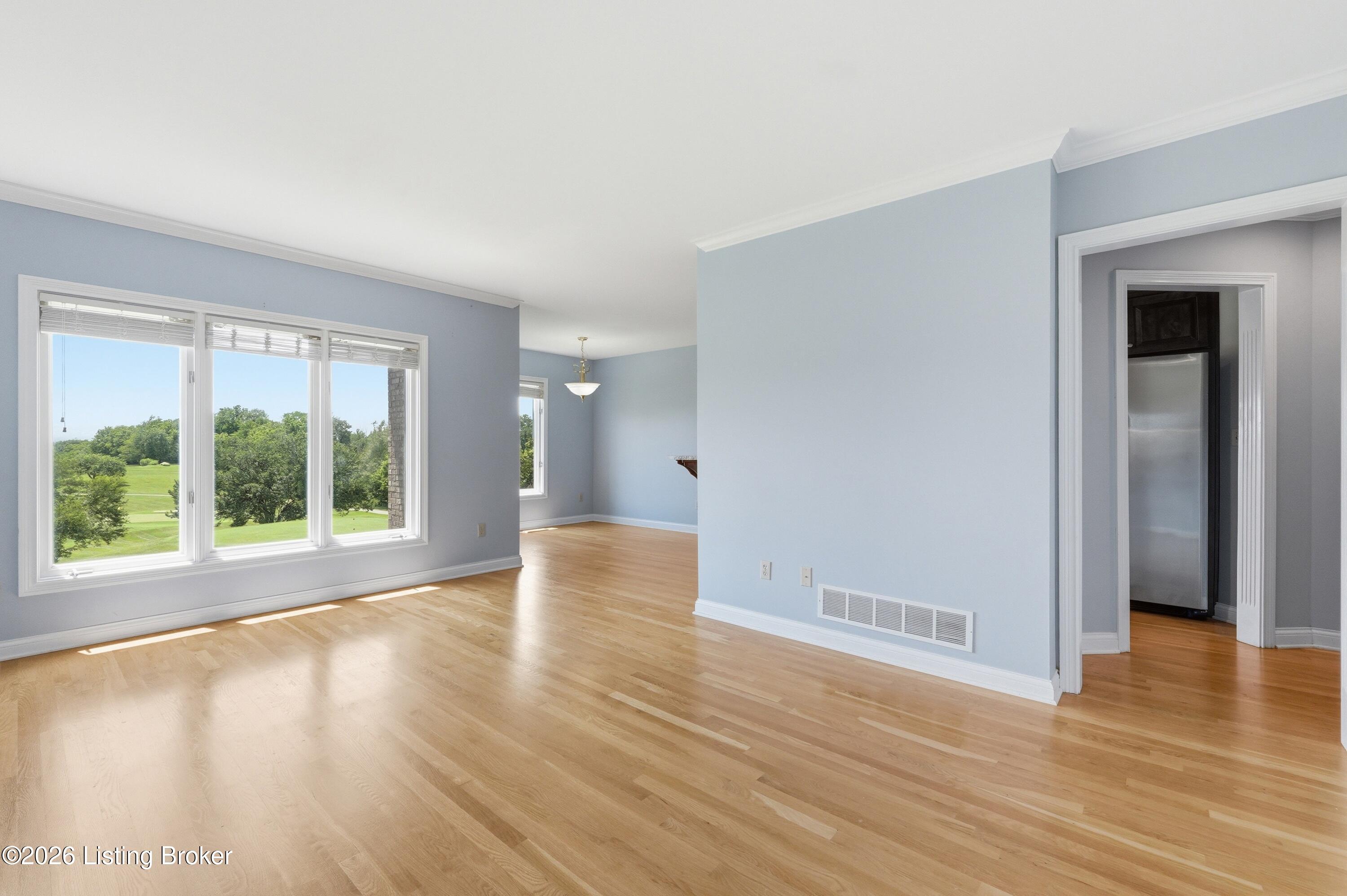 115 Manor Ave E Property Photo 5