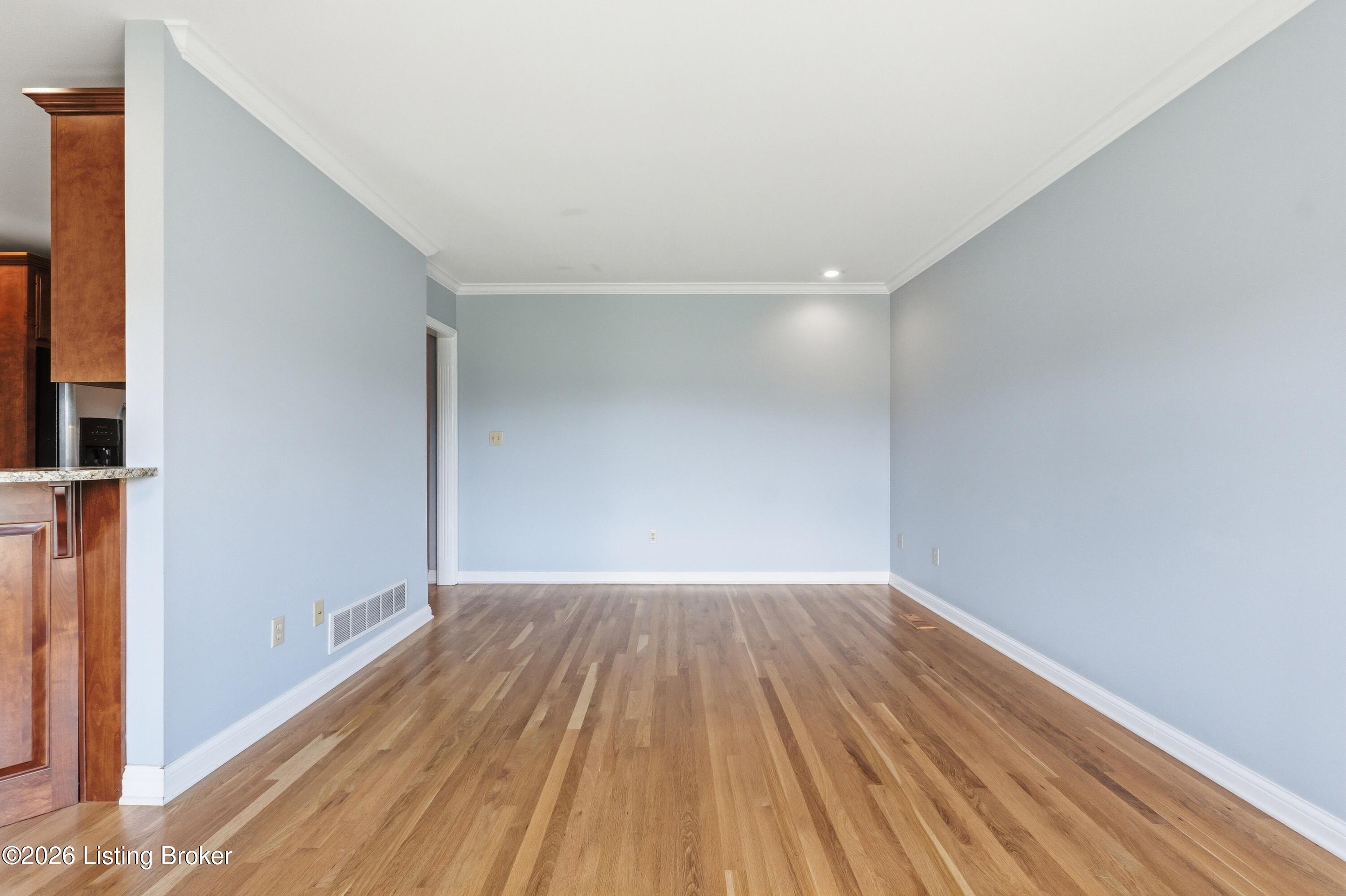 115 Manor Ave E Property Photo 6