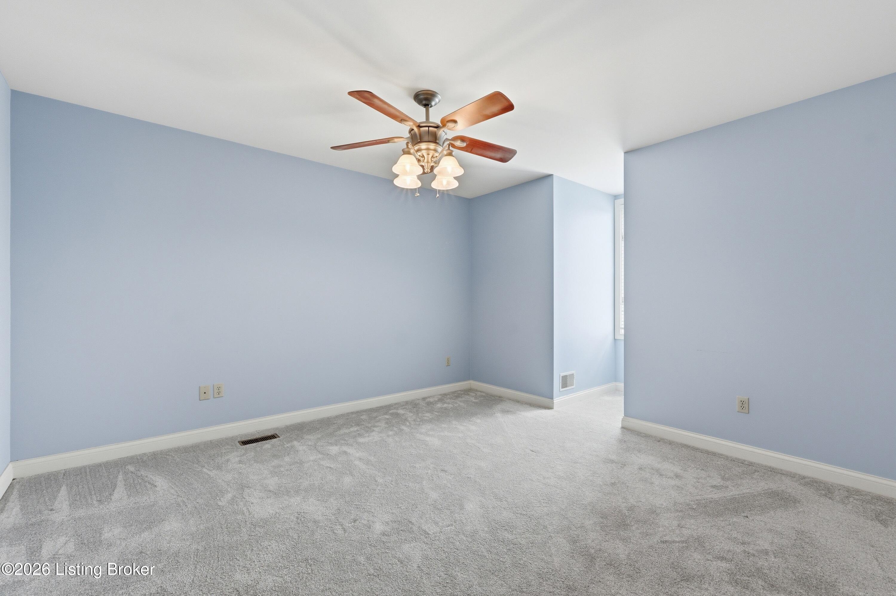 115 Manor Ave E Property Photo 21