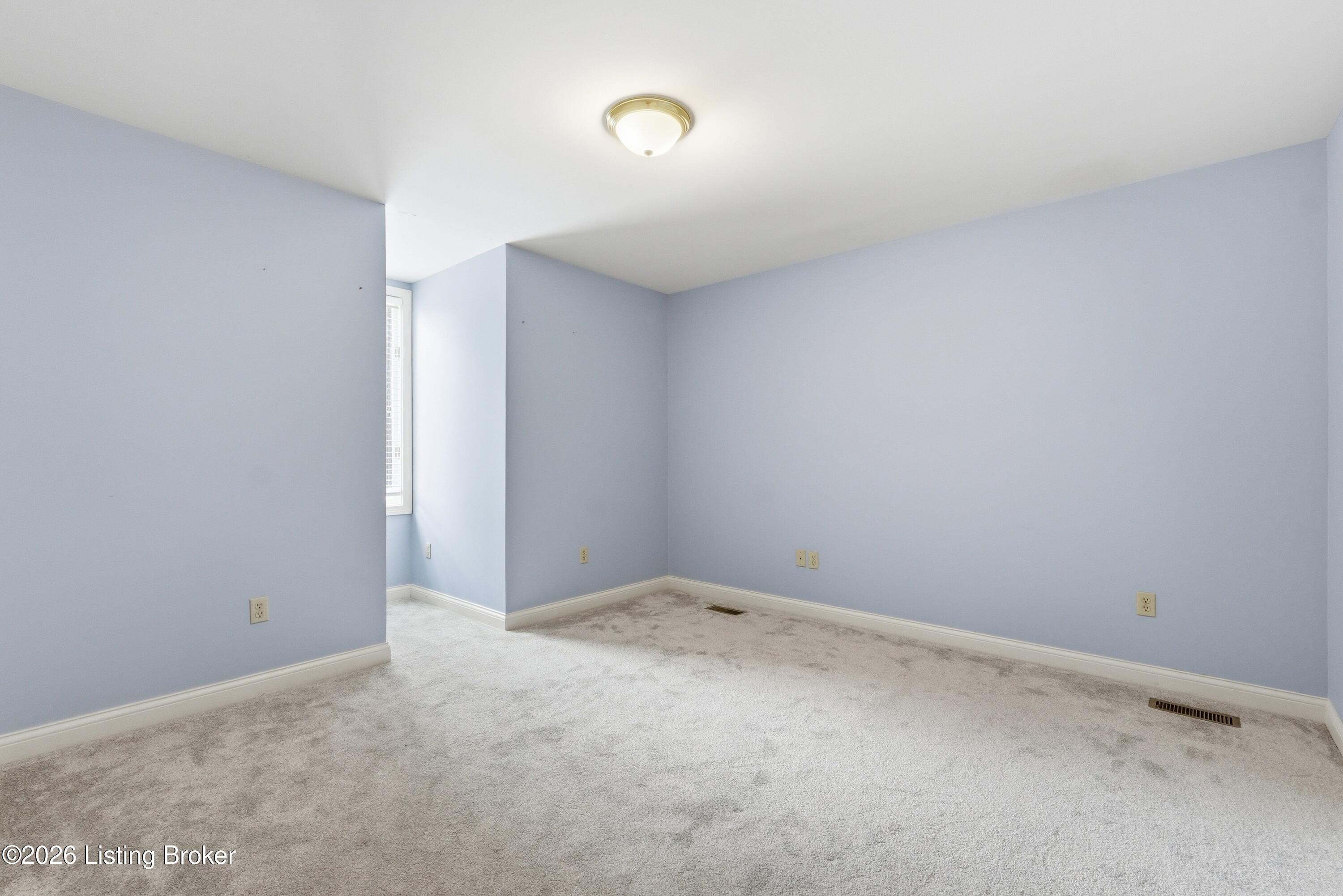 115 Manor Ave E Property Photo 31