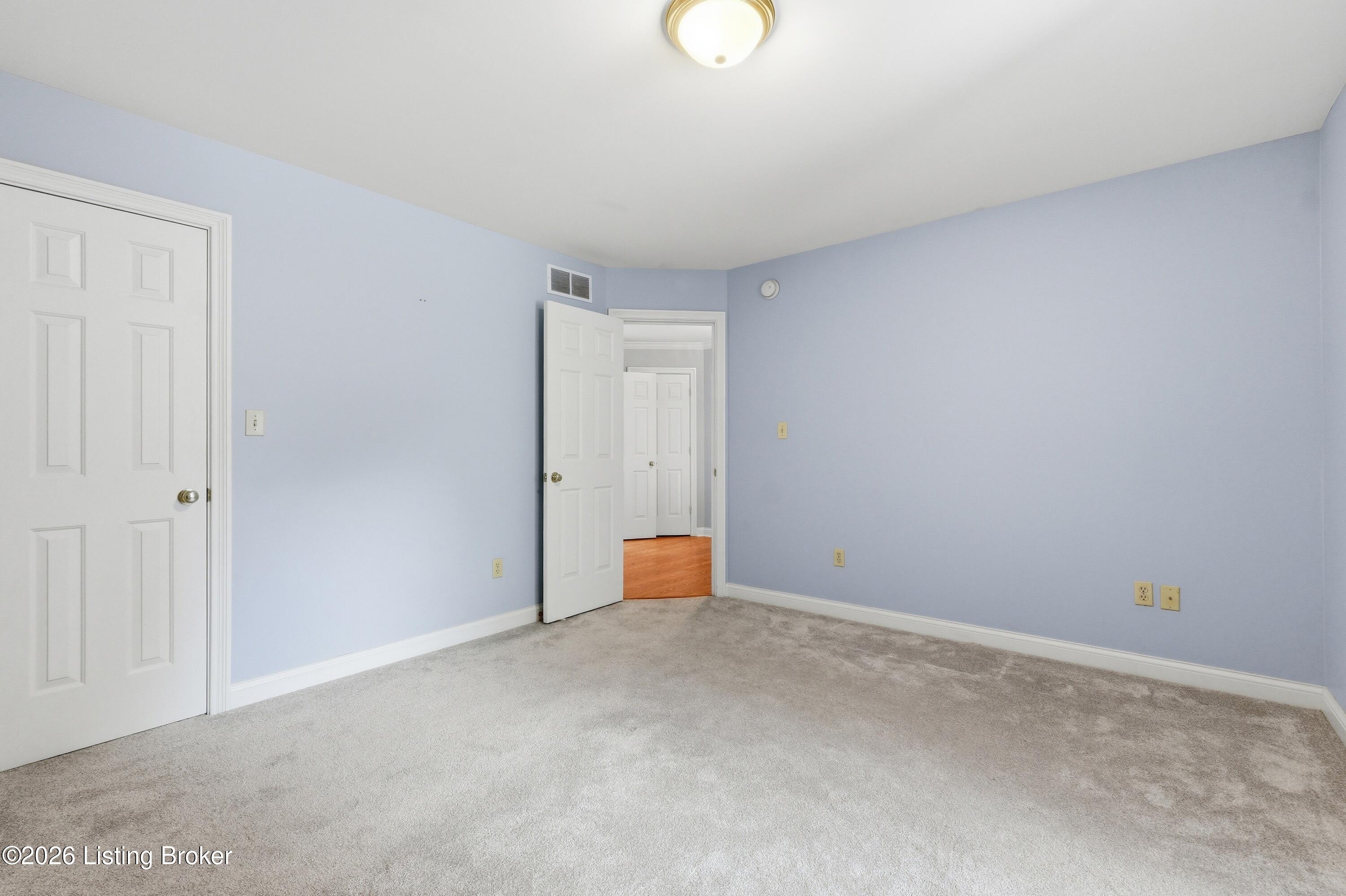 115 Manor Ave E Property Photo 32