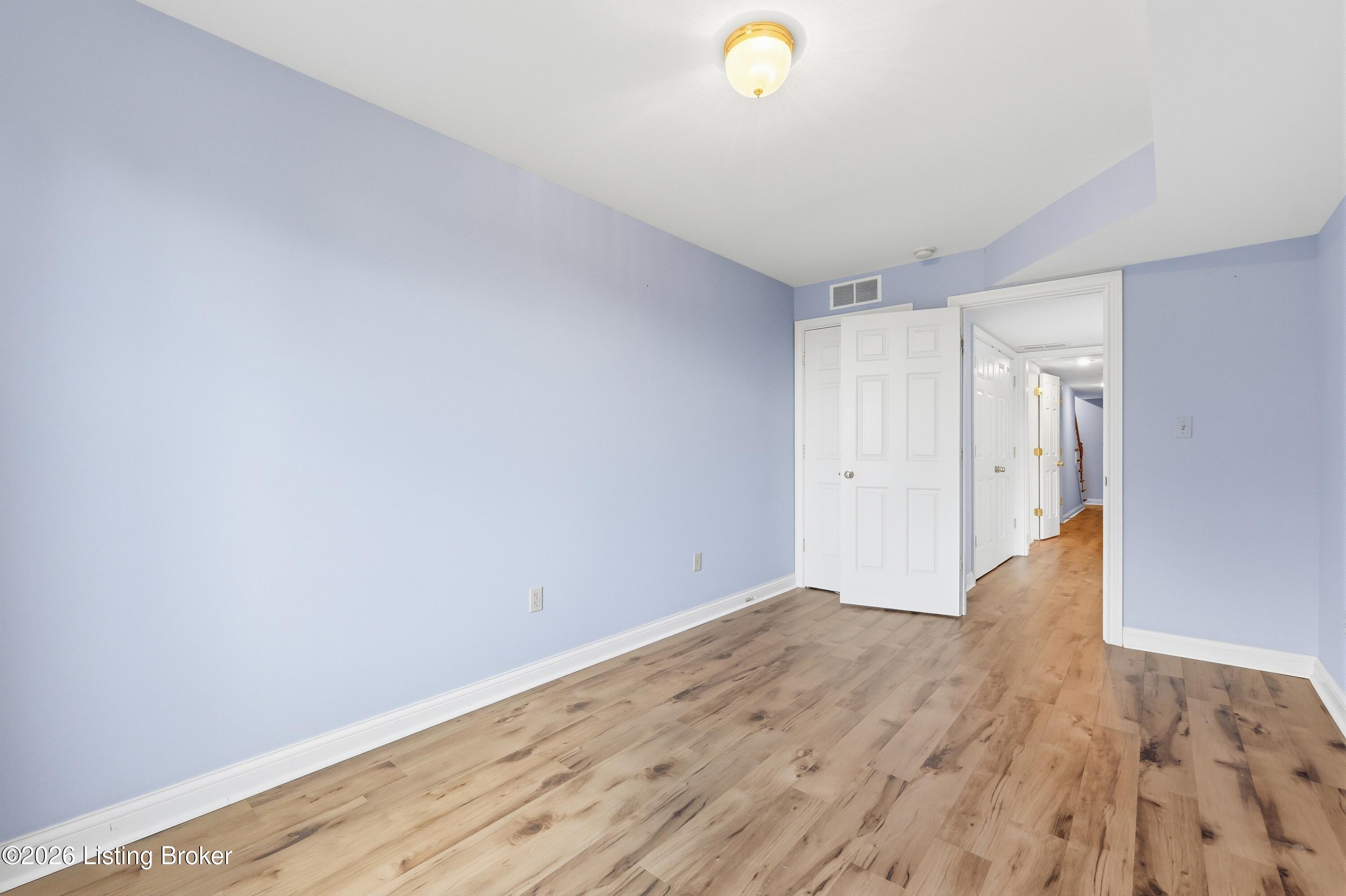 115 Manor Ave E Property Photo 38