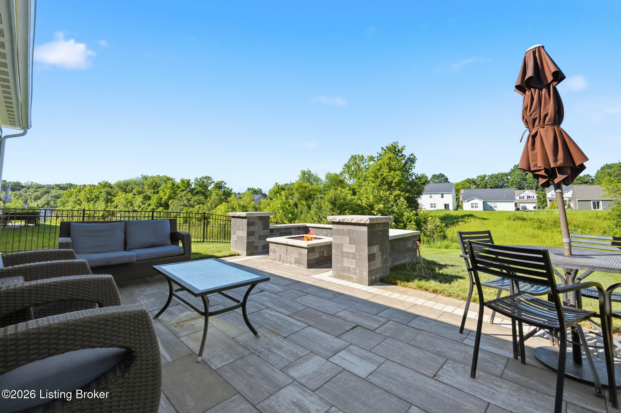 17025 Meander Way Property Photo 3