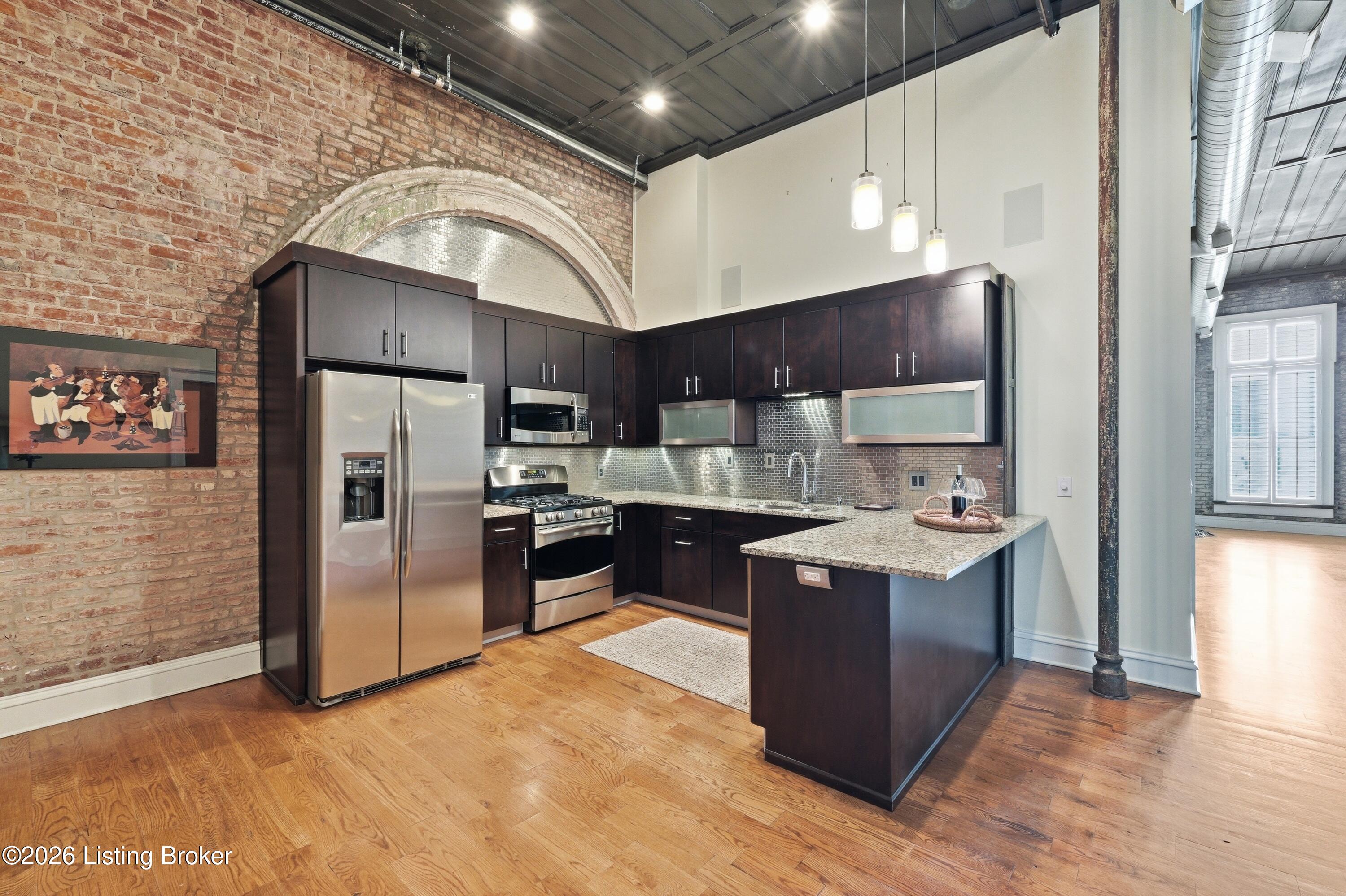 415 E Market St 201 Property Photo 6