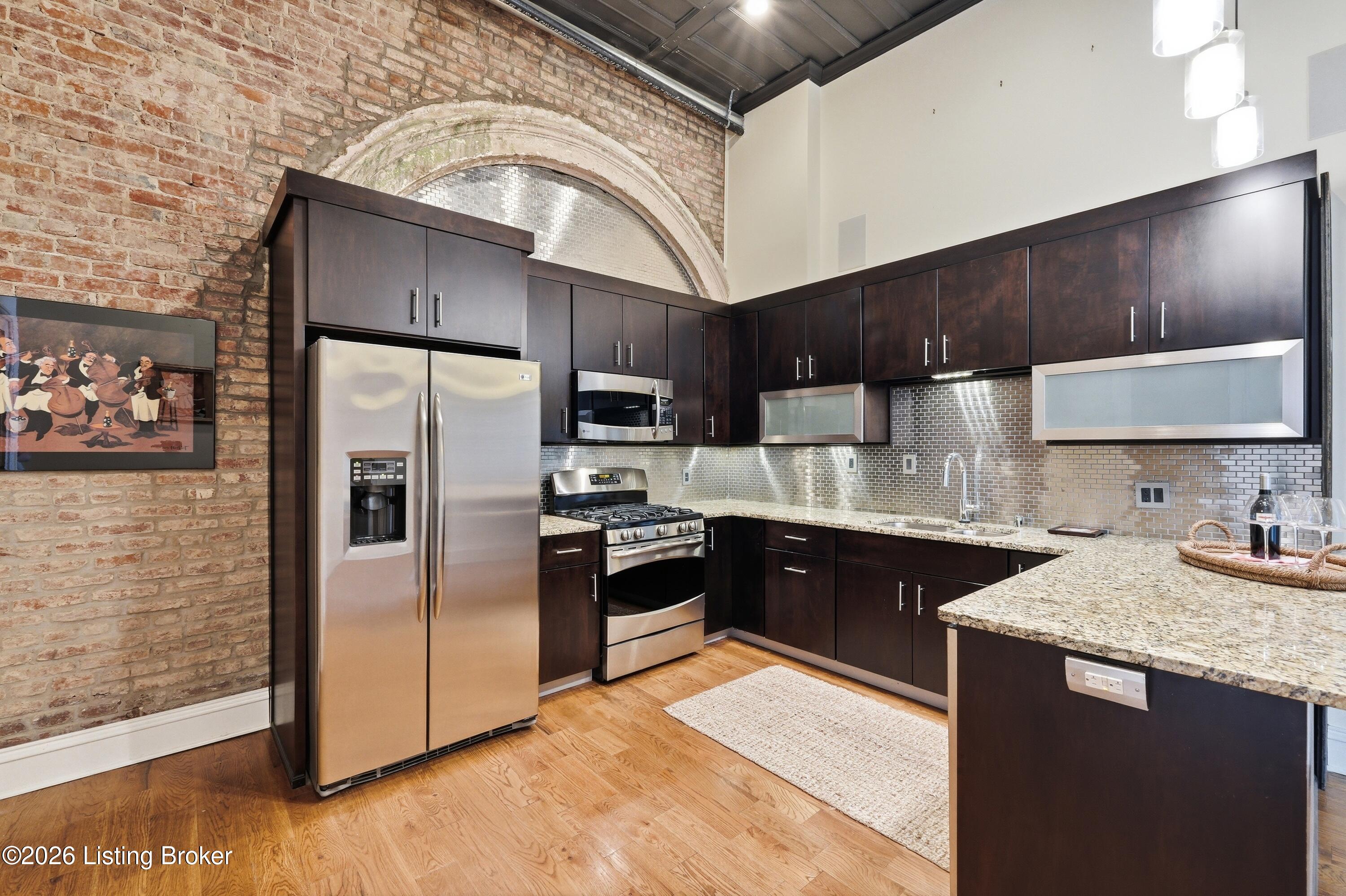 415 E Market St 201 Property Photo 7