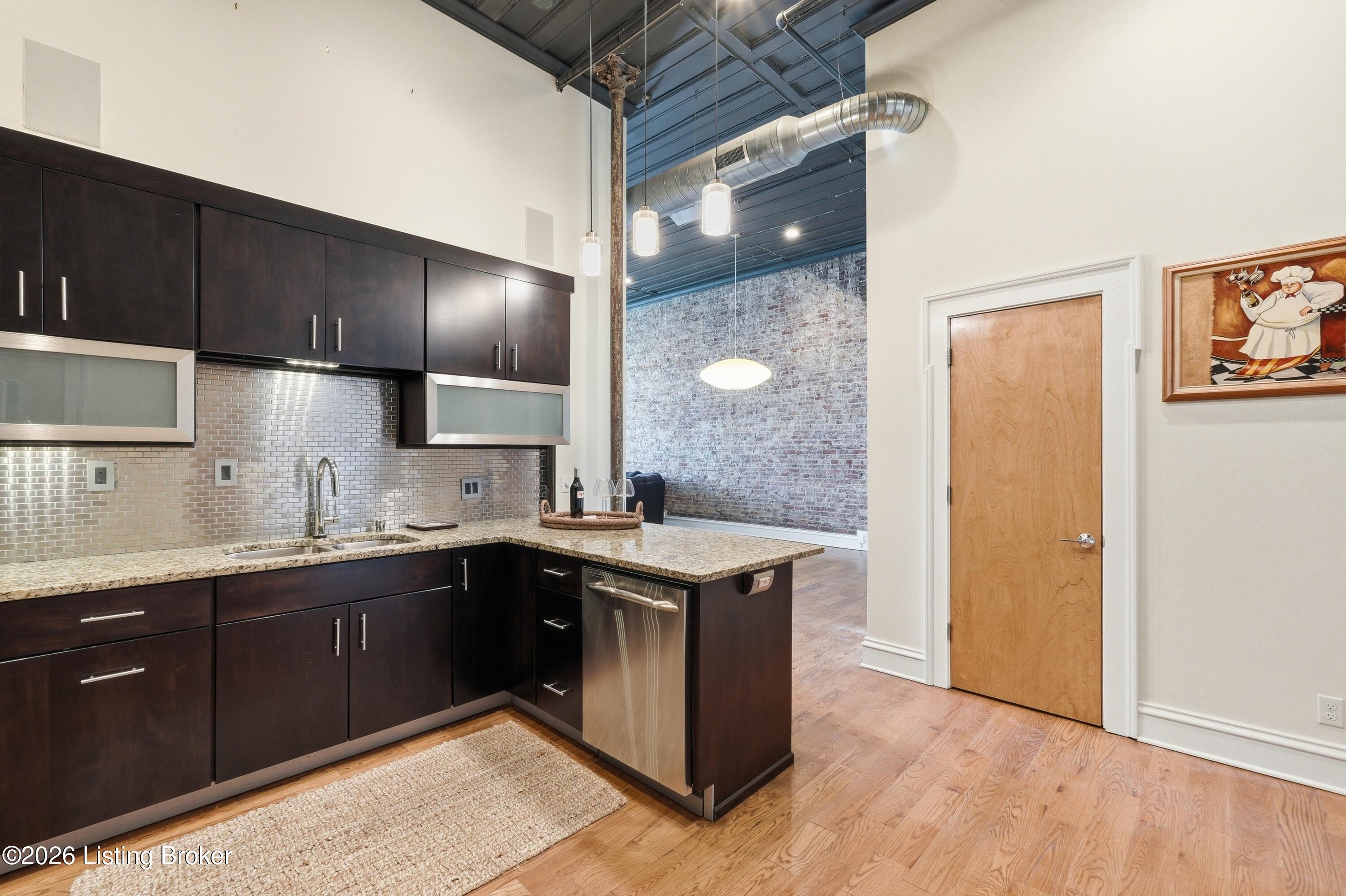 415 E Market St 201 Property Photo 9