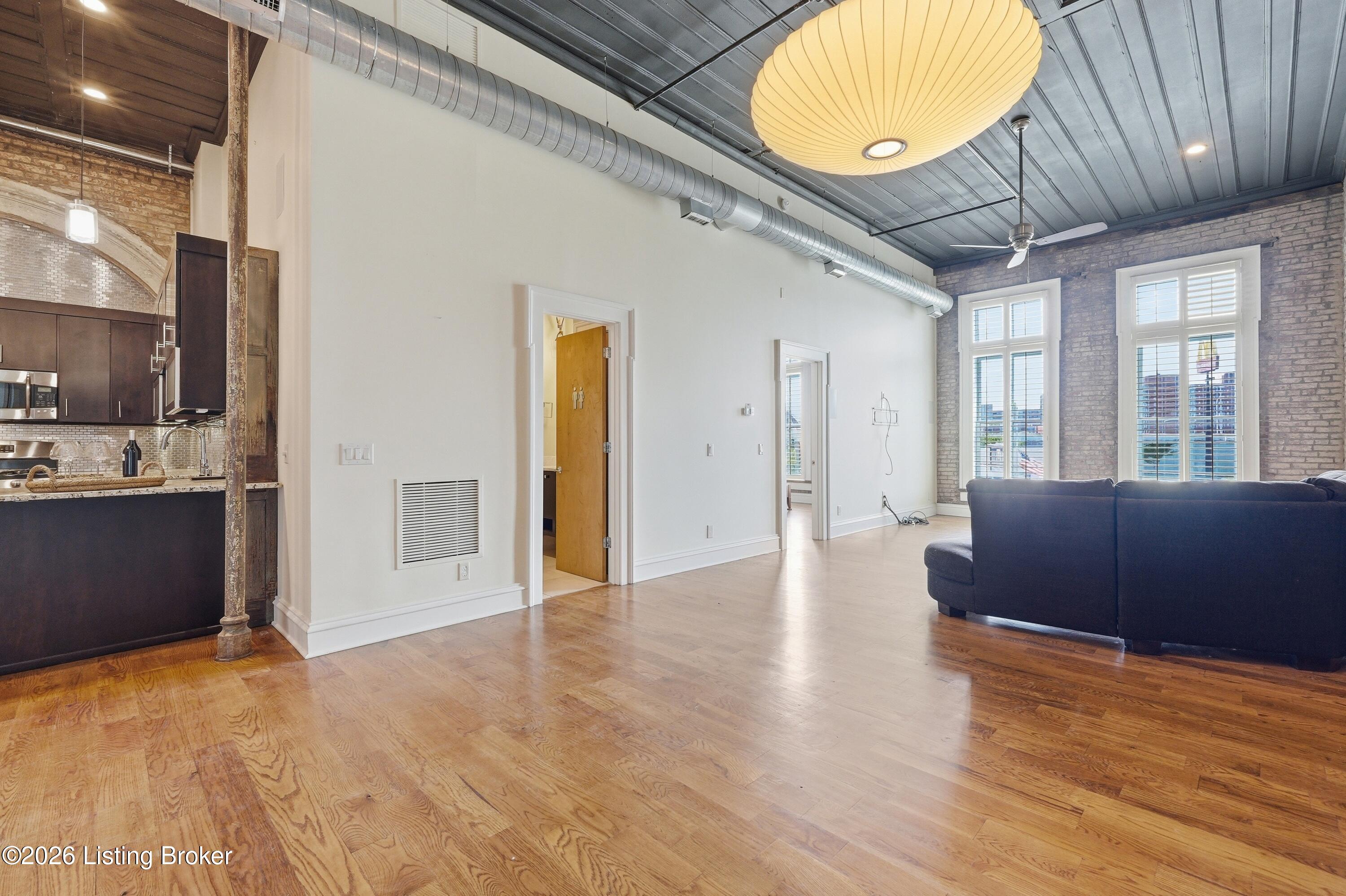415 E Market St 201 Property Photo 14