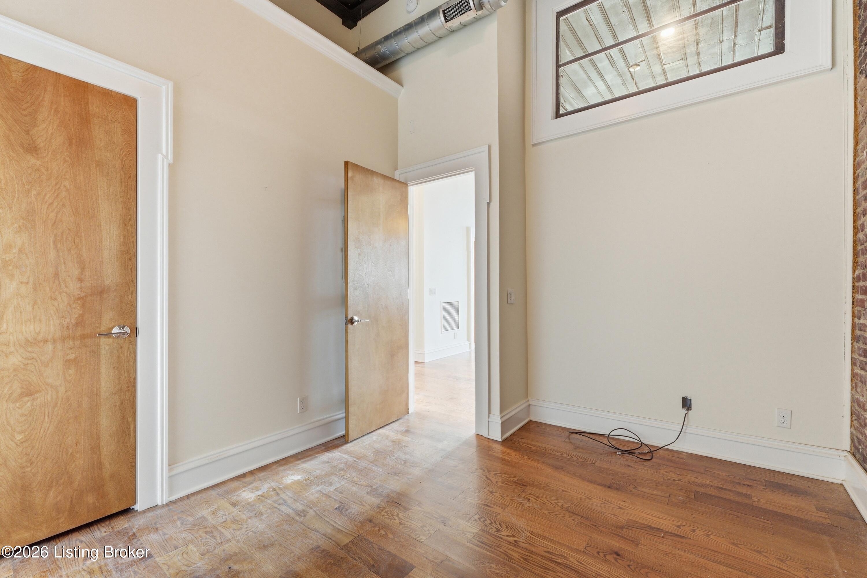 415 E Market St 201 Property Photo 27