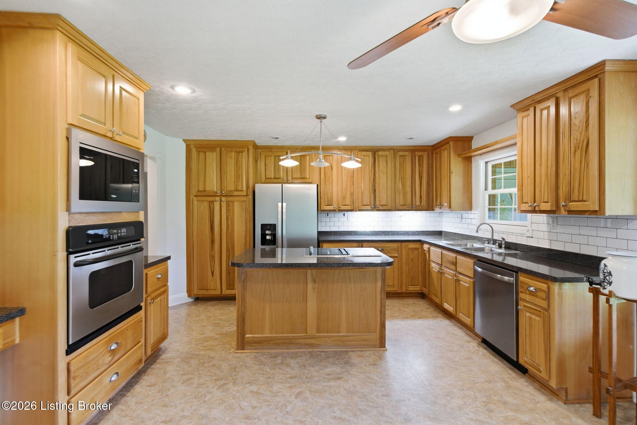 1077 Hammonds Creek Rd Property Photo 13