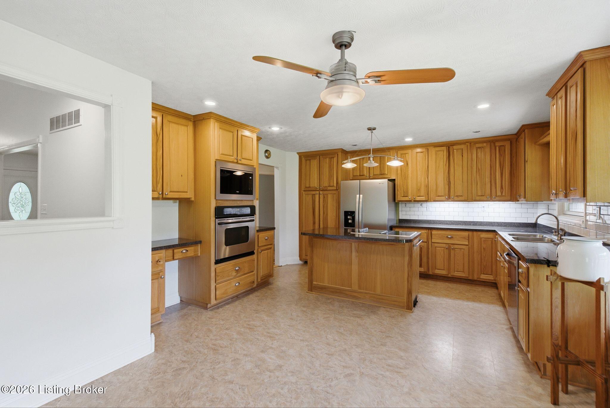 1077 Hammonds Creek Rd Property Photo 19