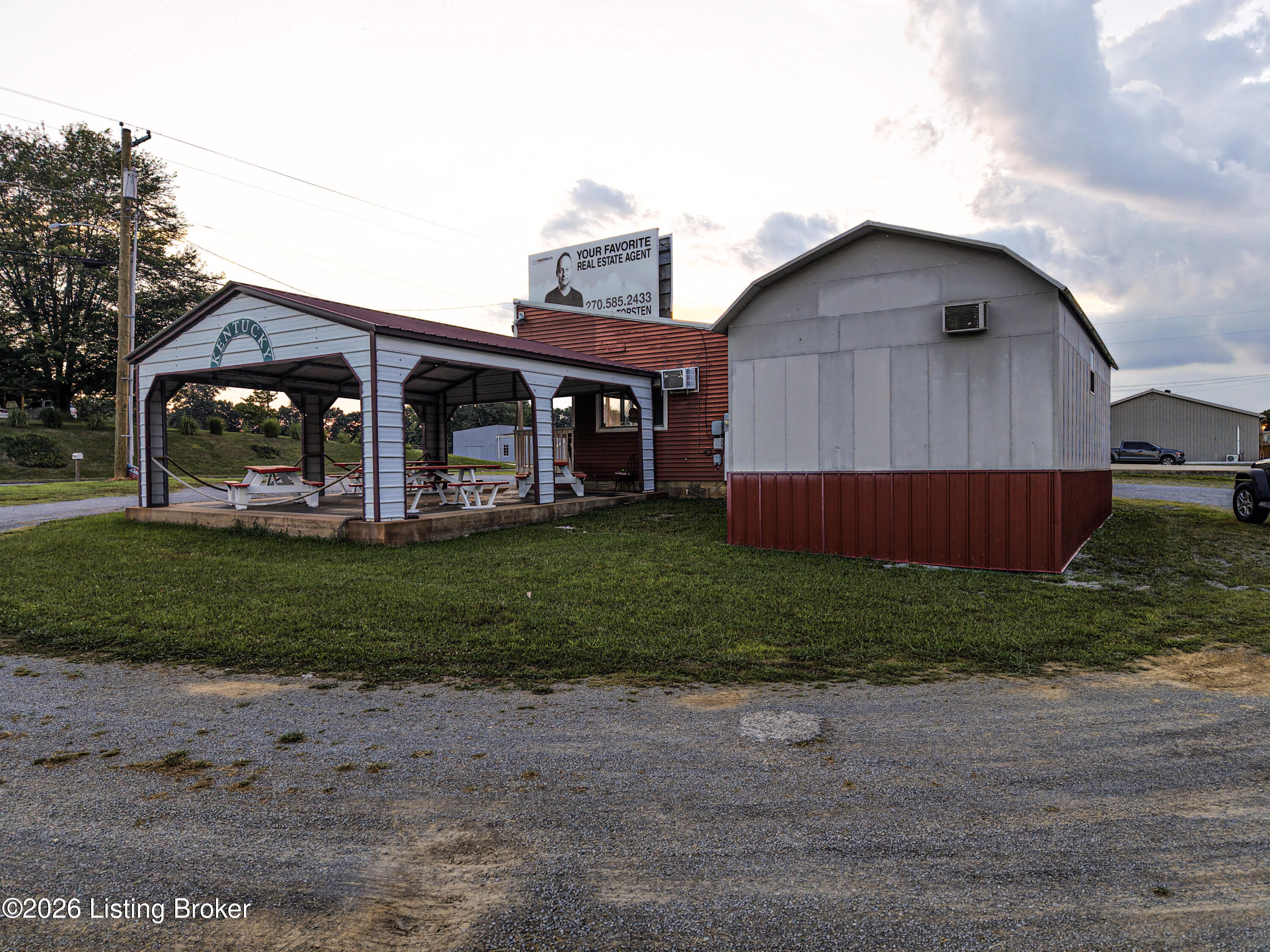 740 N Main St Property Photo 15