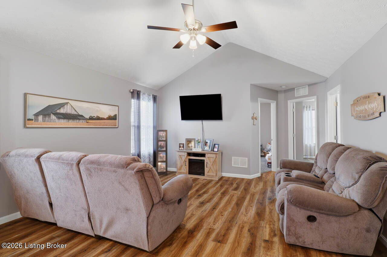 106 Greenwell Crossing Property Photo 10