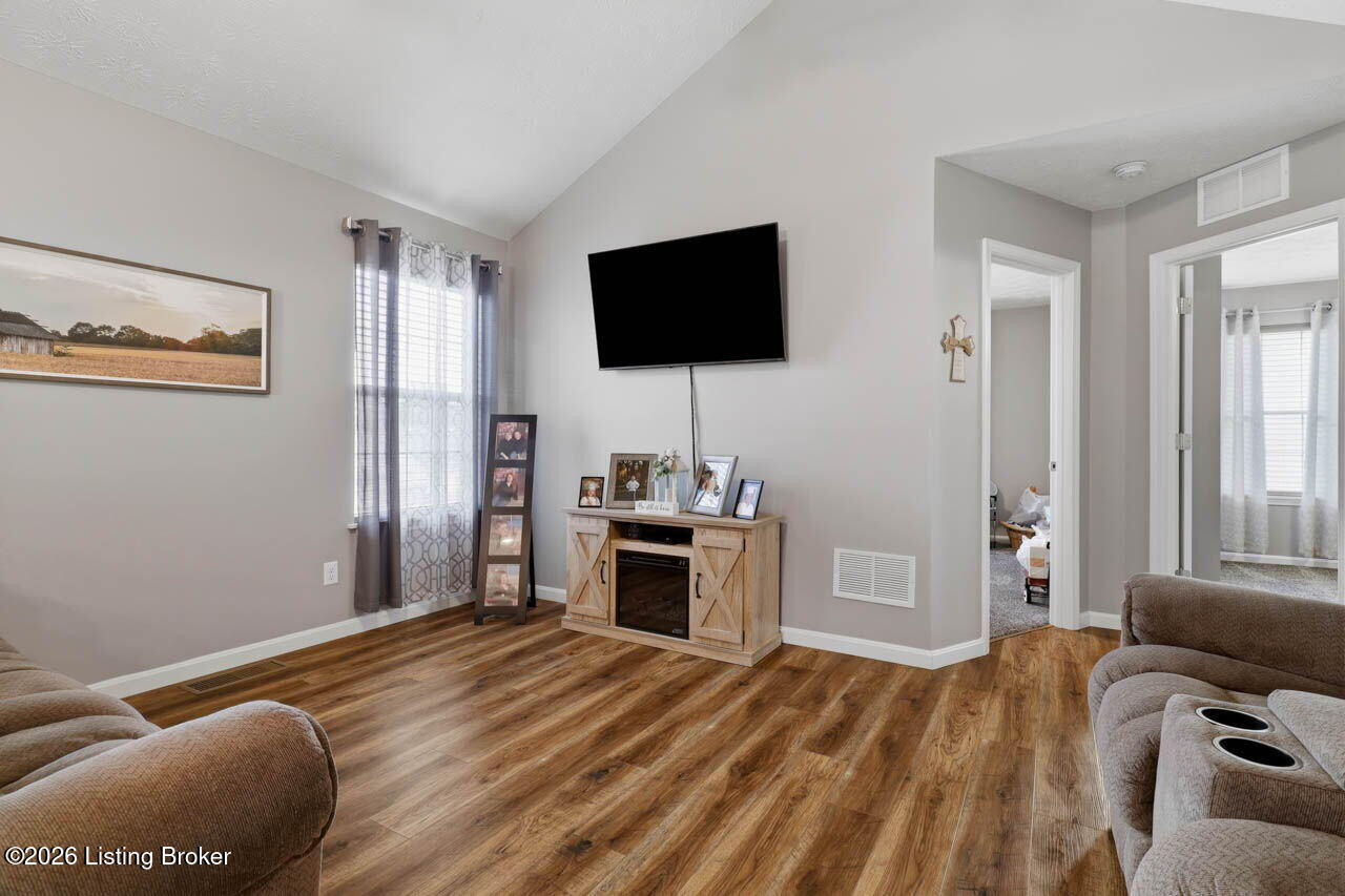 106 Greenwell Crossing Property Photo 11
