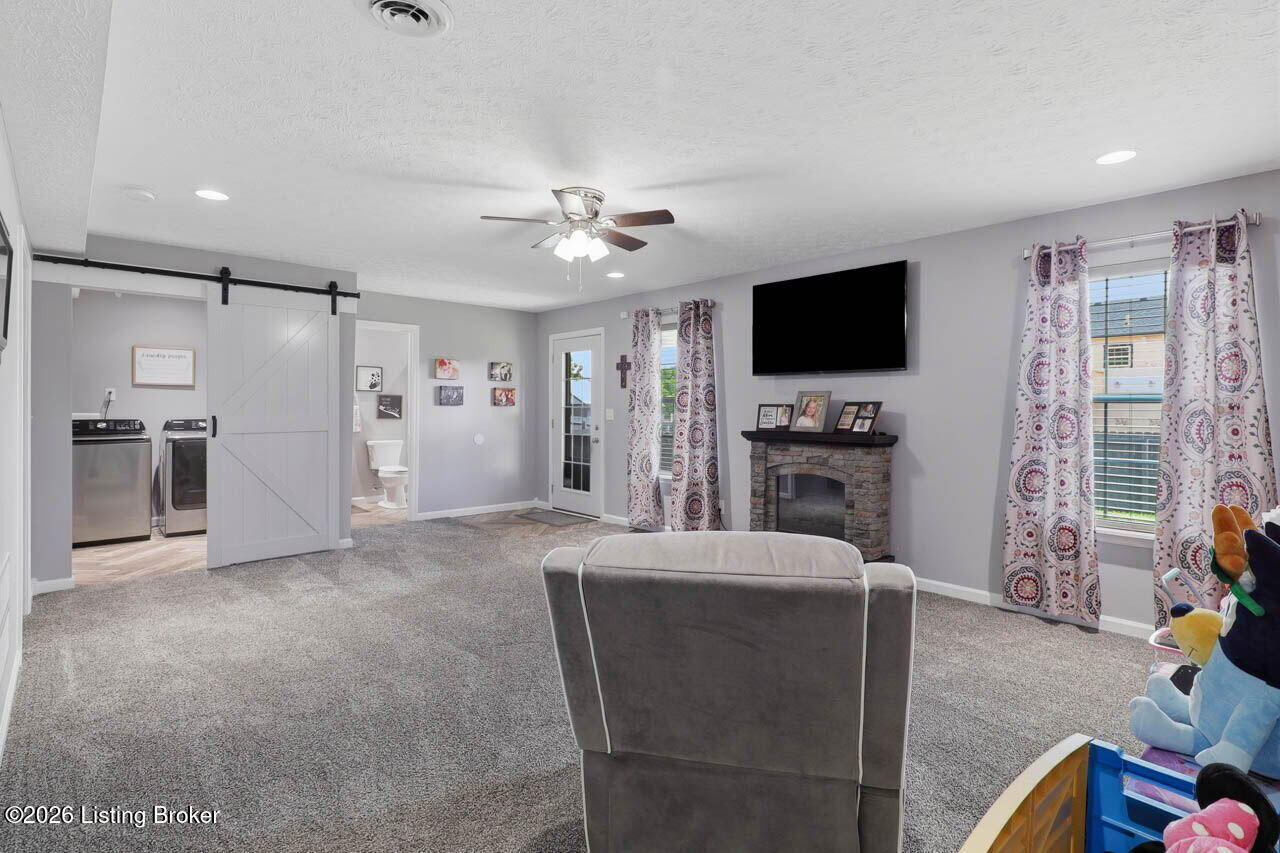 106 Greenwell Crossing Property Photo 29