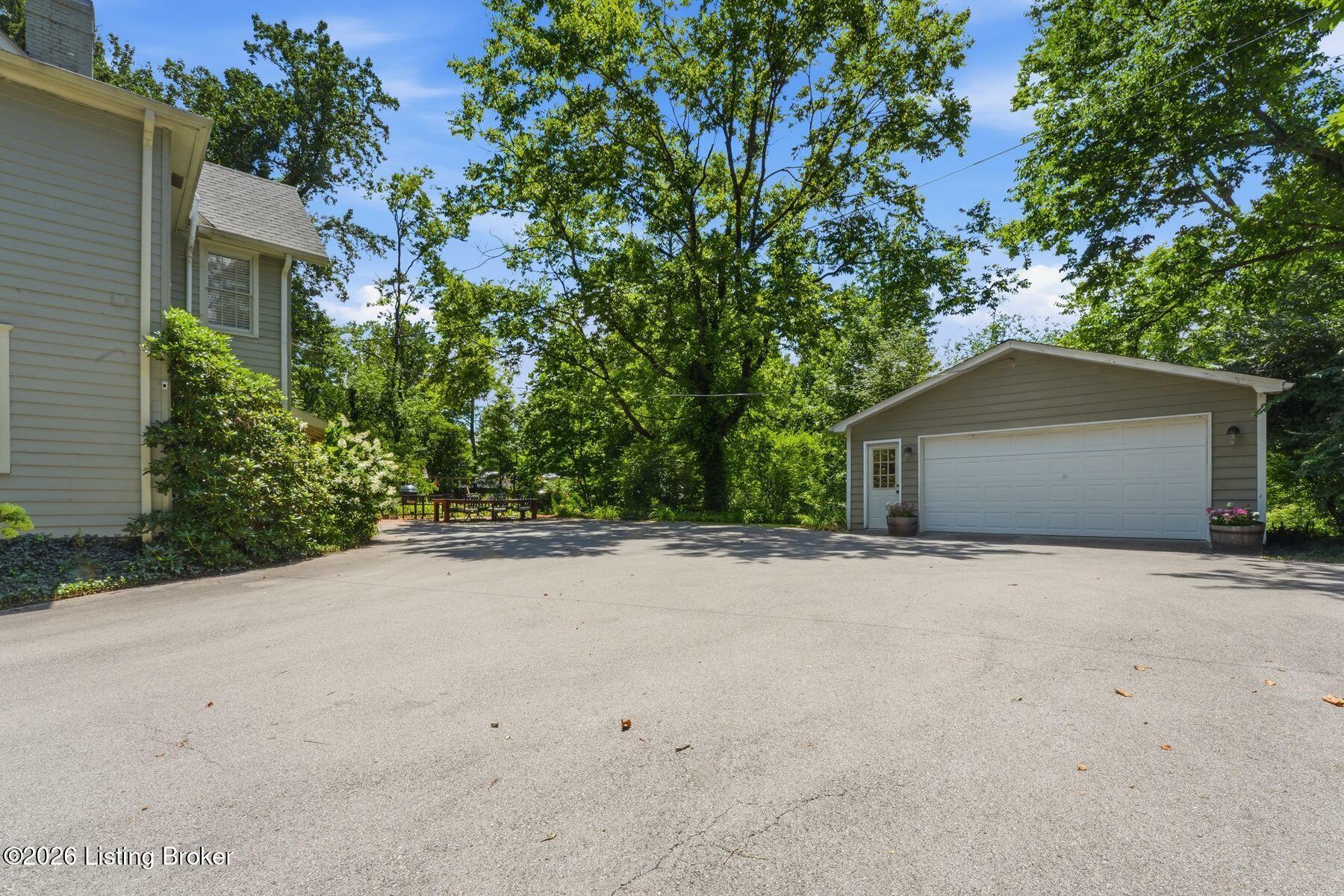 902 Bellewood Rd Property Photo 5