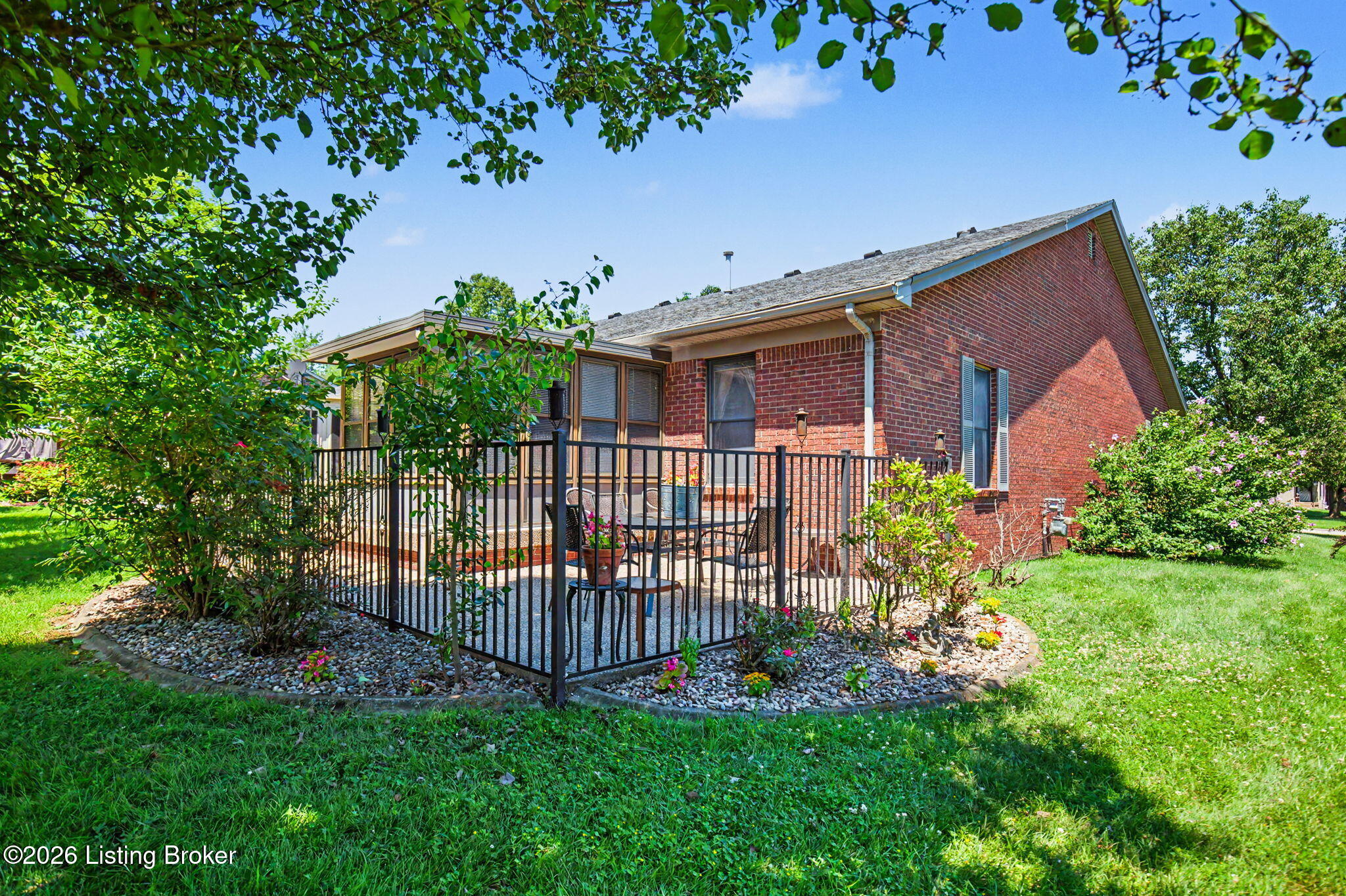 105 Huron Ct Property Photo 4