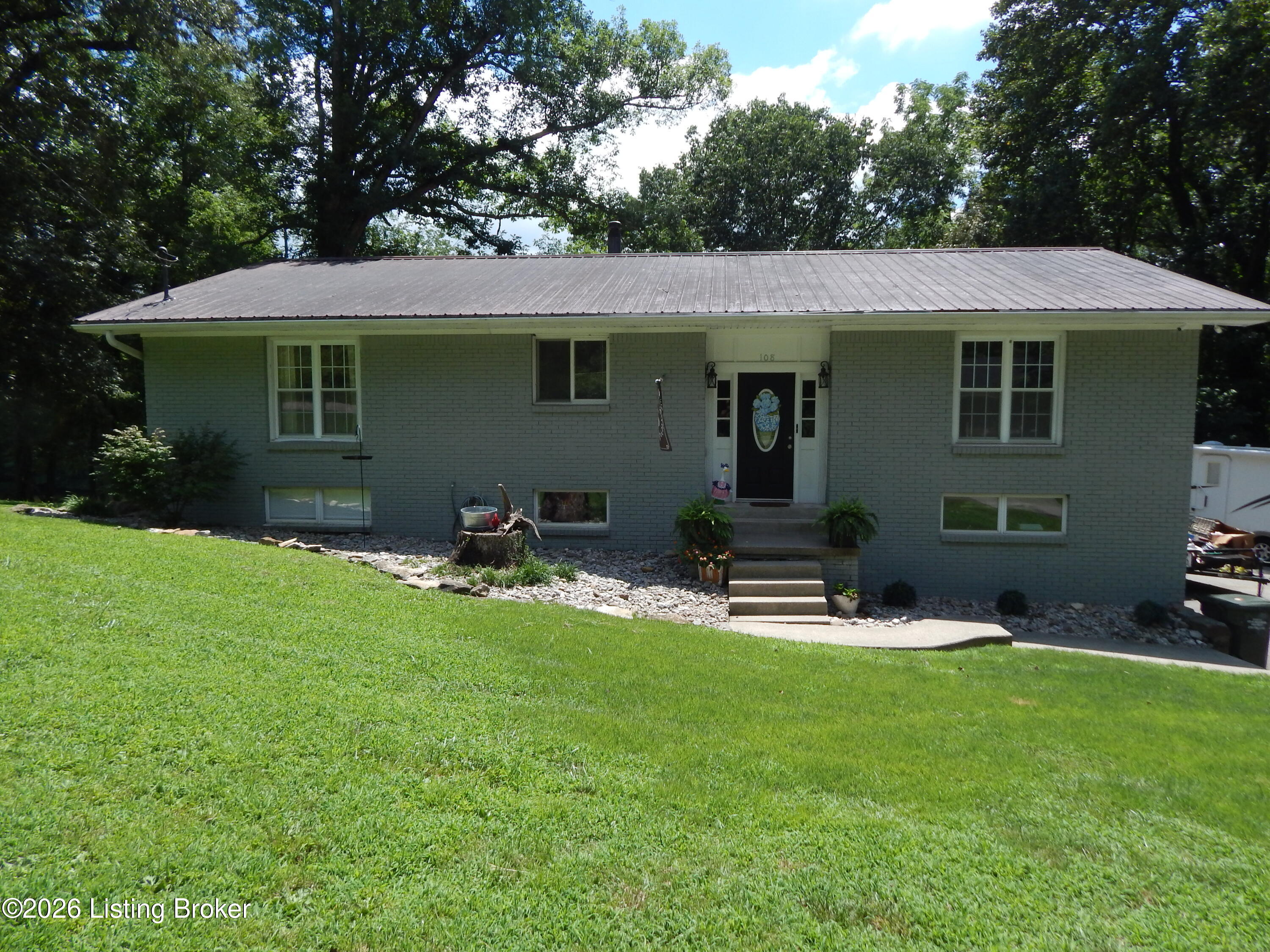 108 Lakeshore Dr Property Photo 1