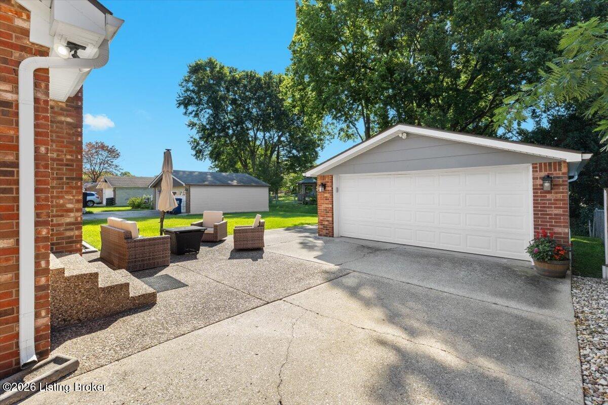 7210 Kort Way Property Photo 4