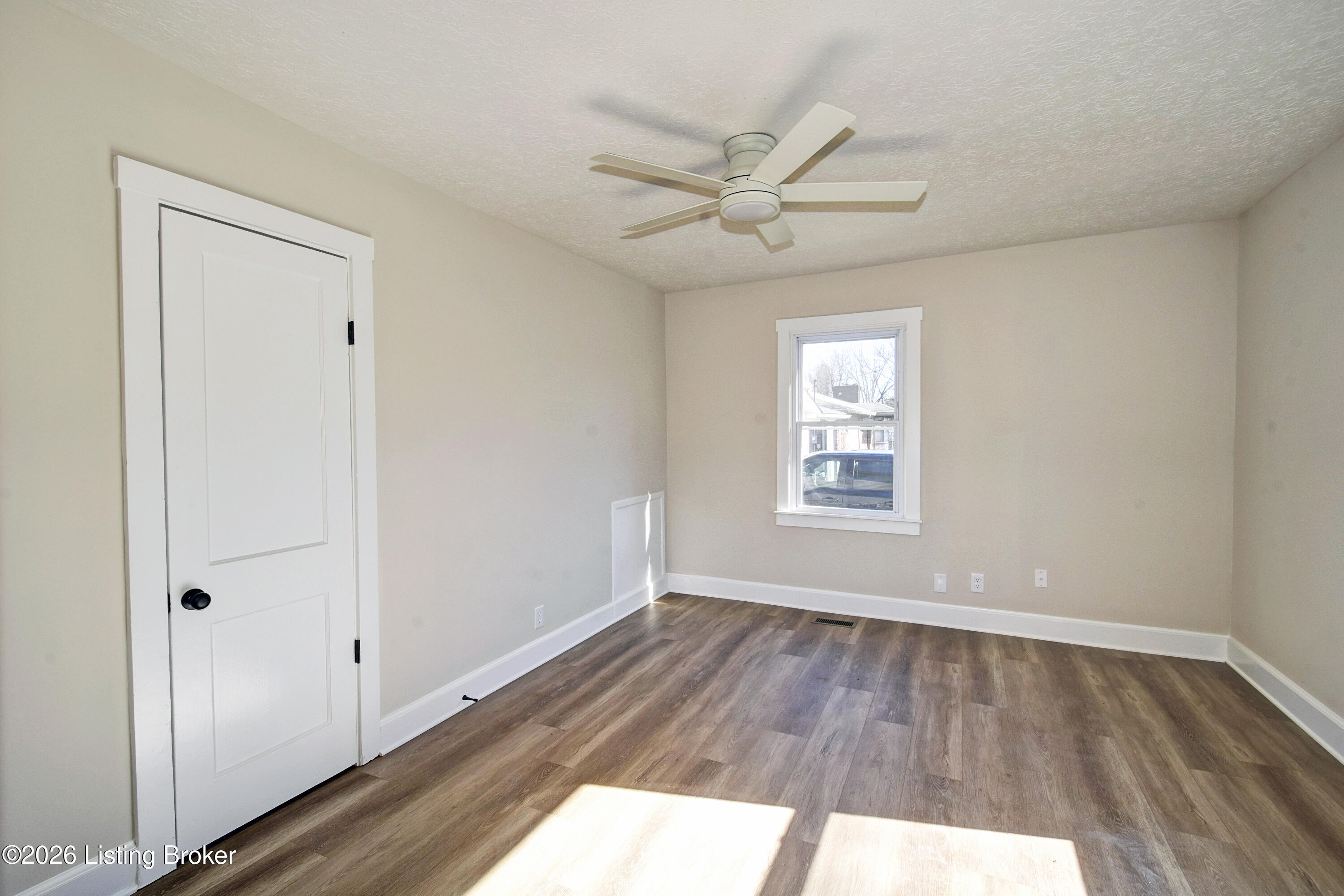 2731 Fleming Ave Property Photo 2