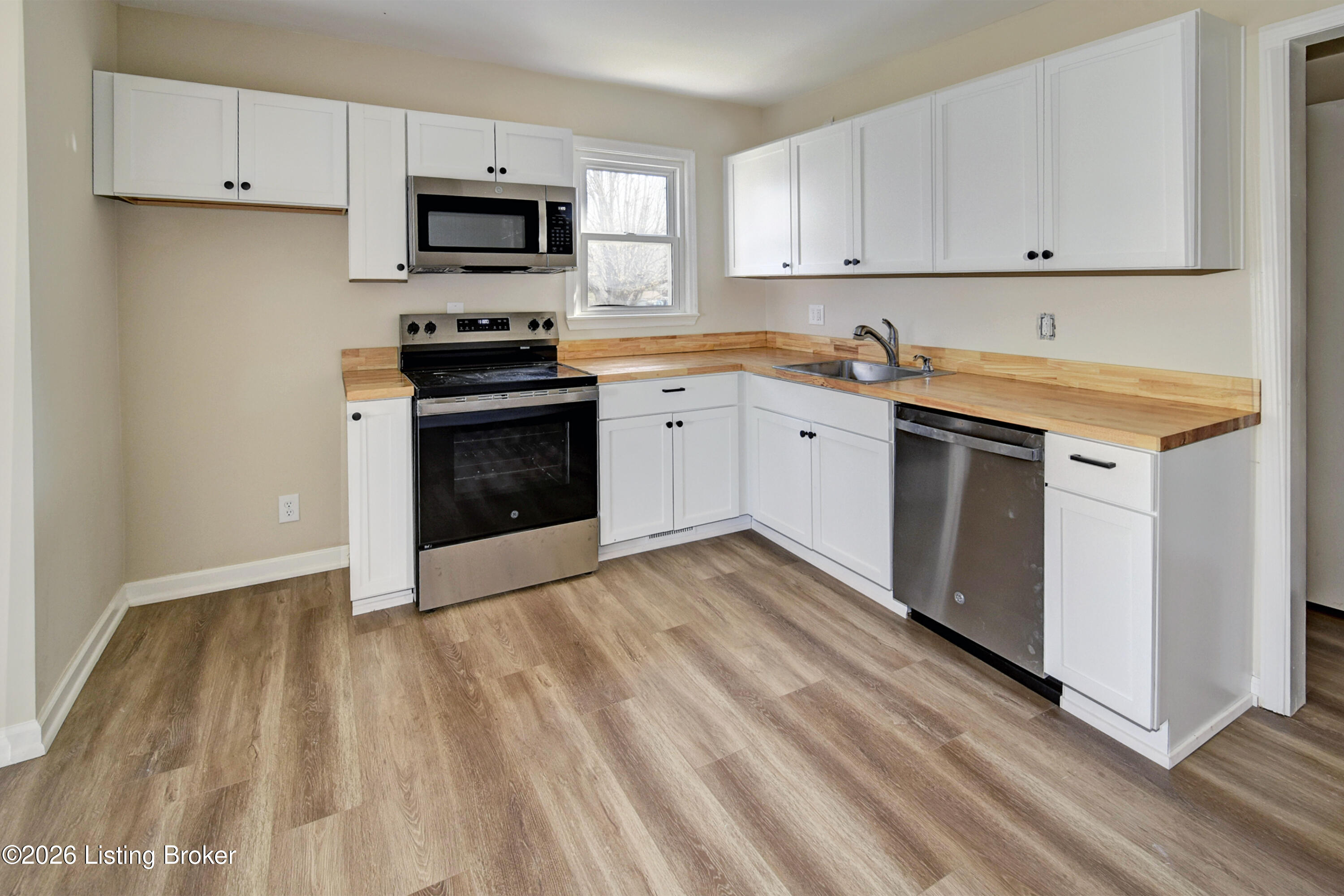 2731 Fleming Ave Property Photo 6