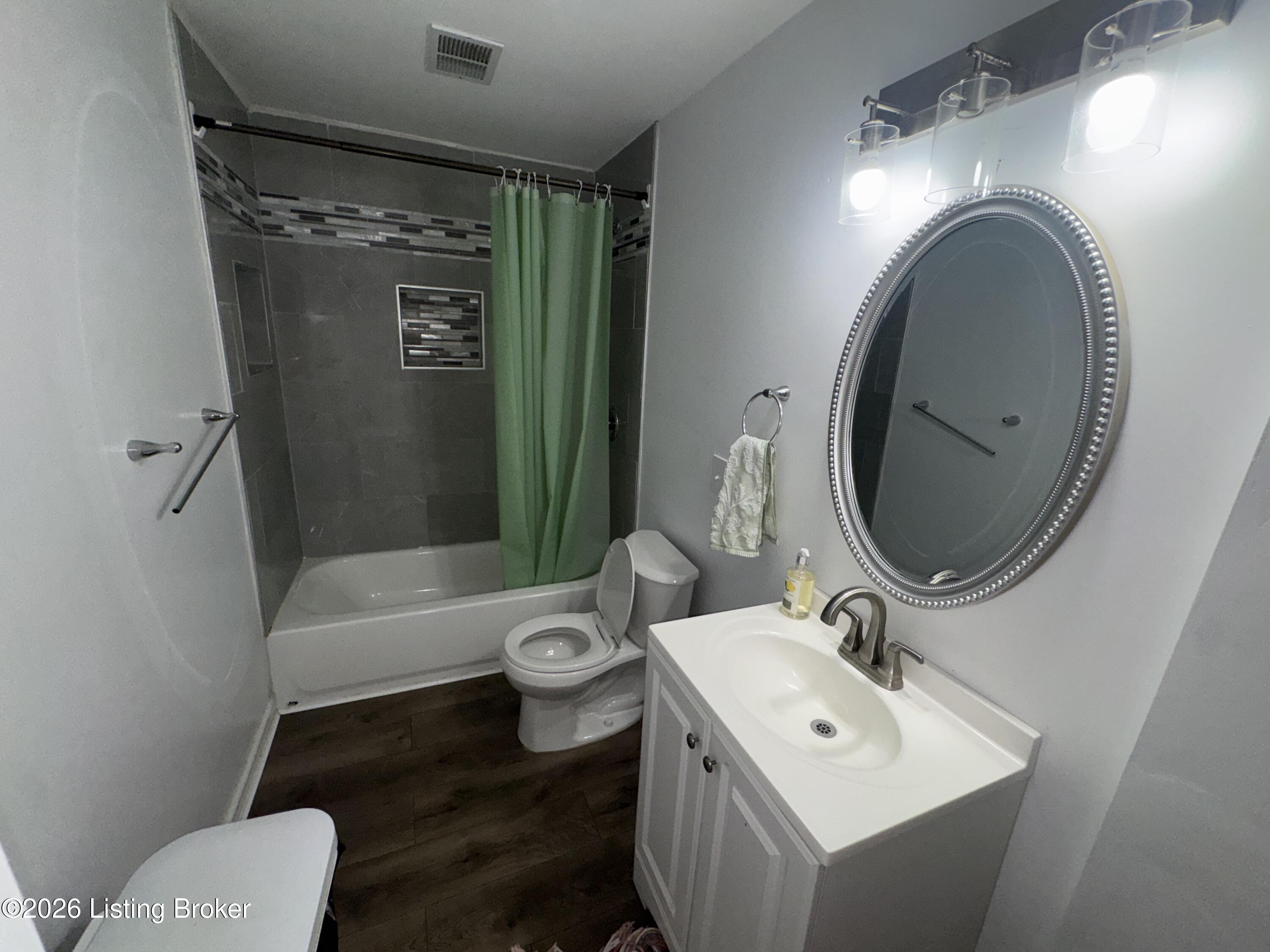 505 E 16th St Property Photo 13