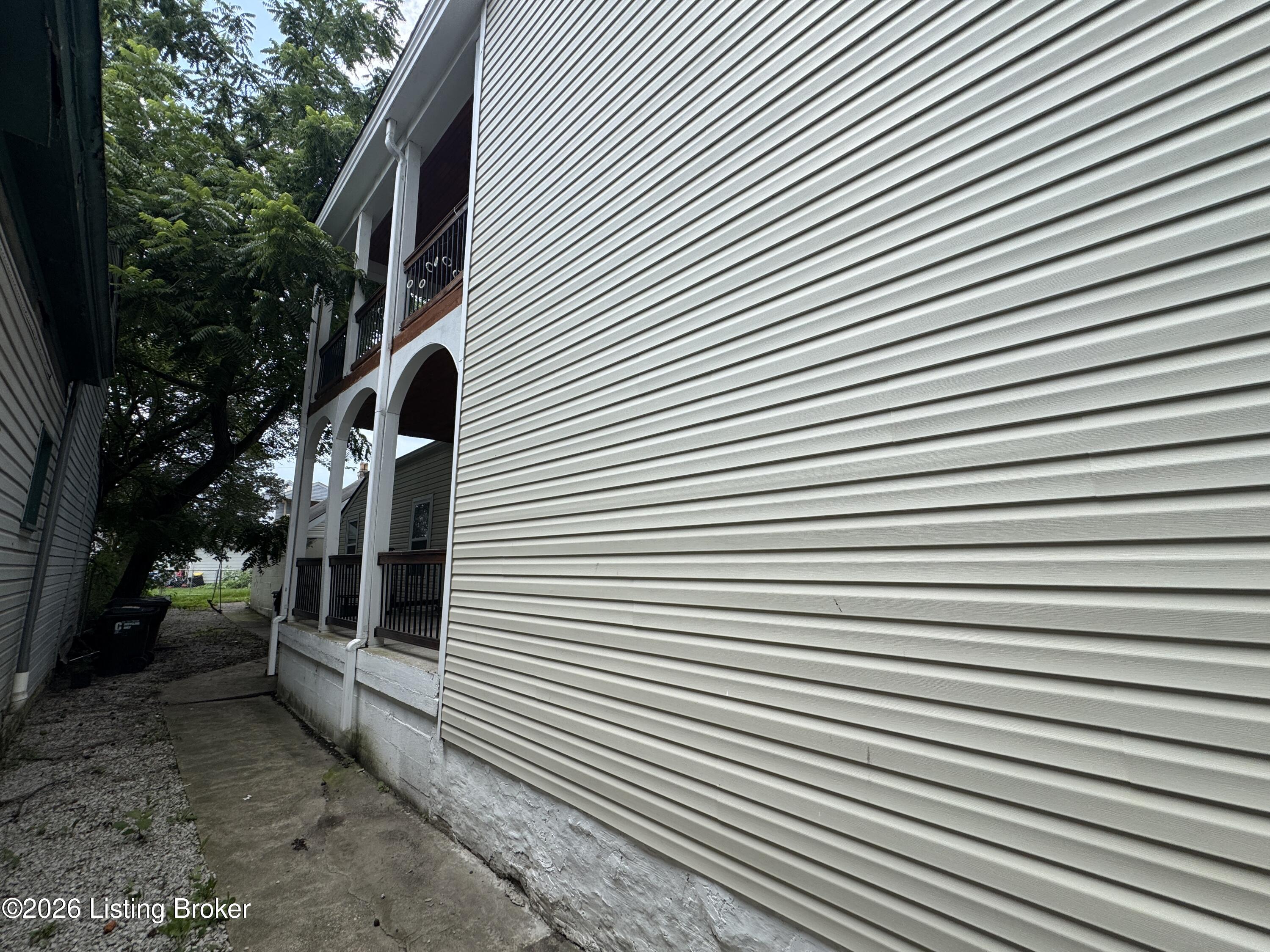 505 E 16th St Property Photo 35