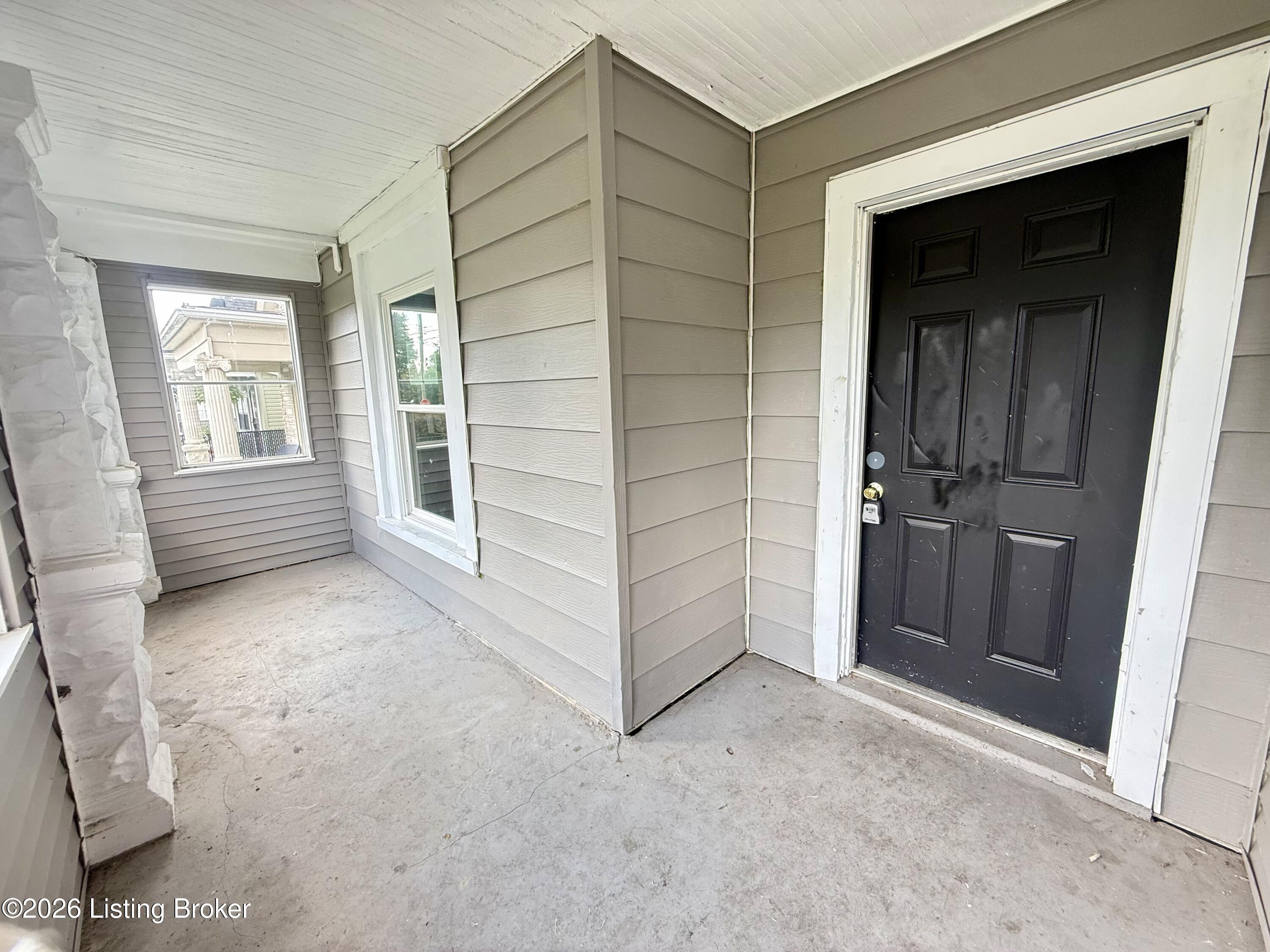 2823 W Main St Property Photo 4
