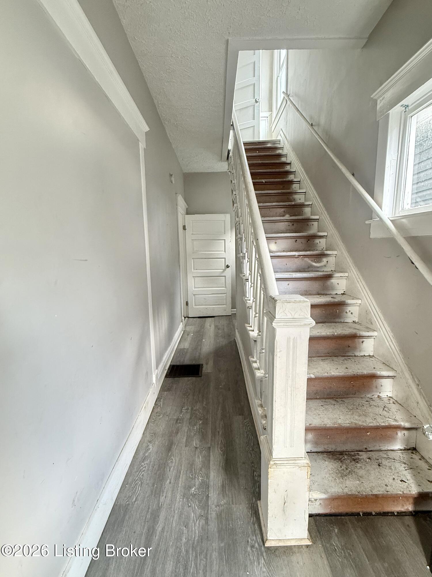 2823 W Main St Property Photo 5