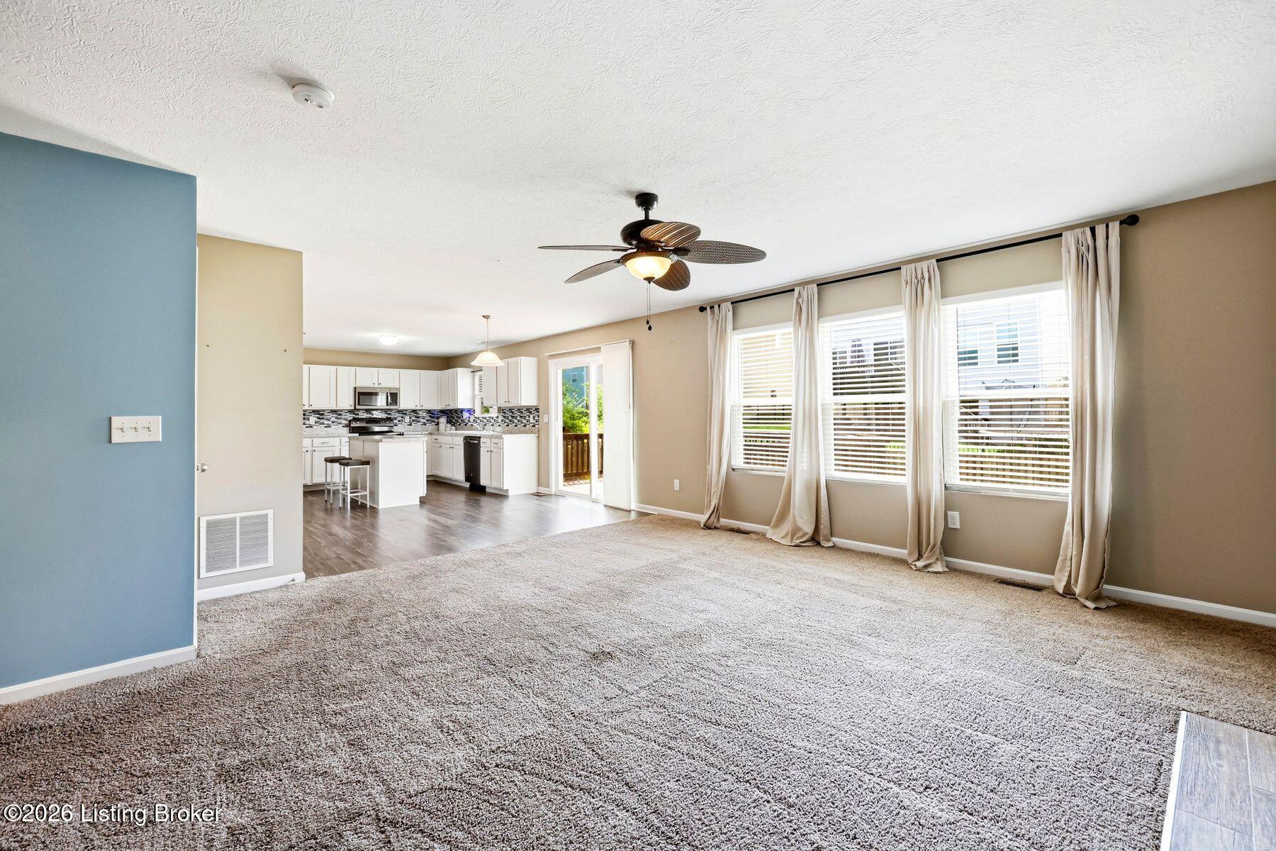 6061 Edgemont Way Property Photo 12