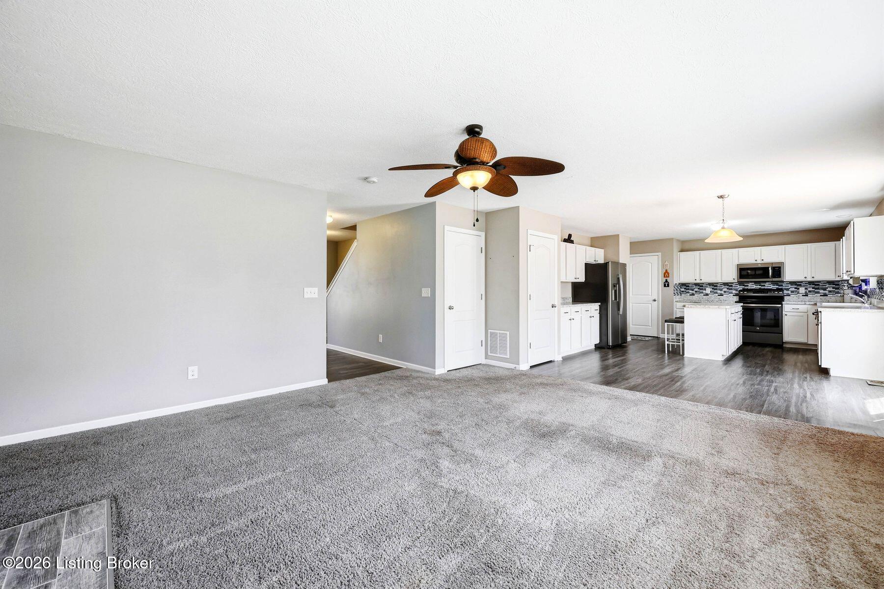 6061 Edgemont Way Property Photo 13