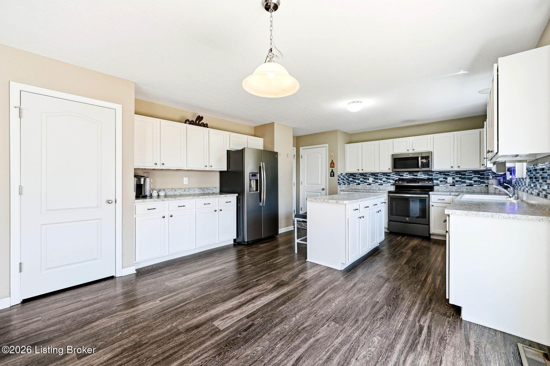 6061 Edgemont Way Property Photo 14