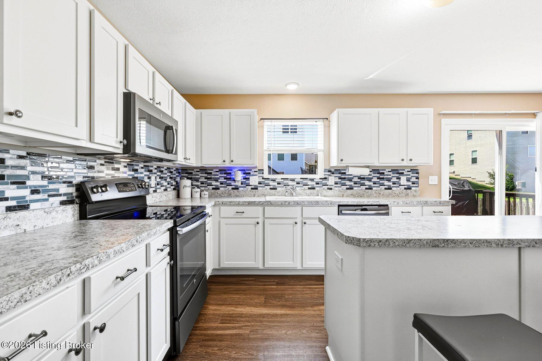 6061 Edgemont Way Property Photo 15