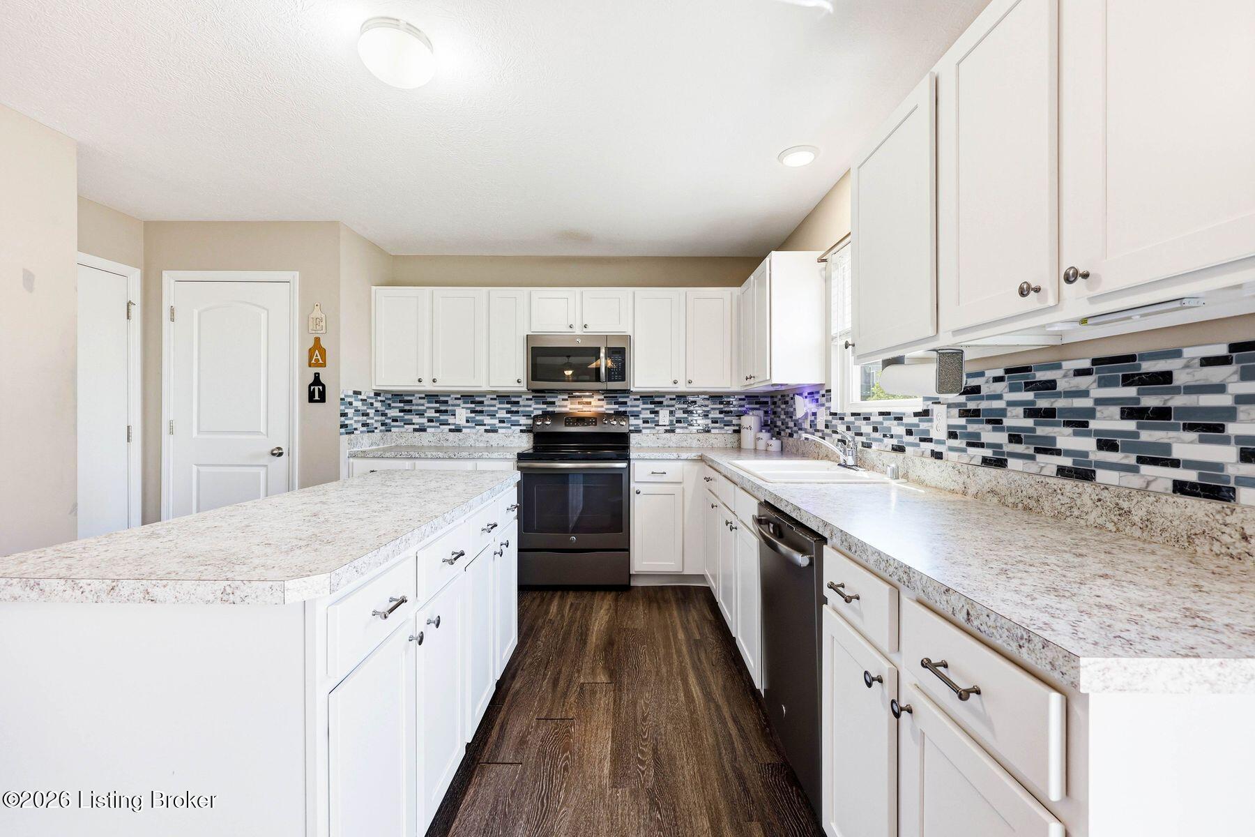 6061 Edgemont Way Property Photo 16